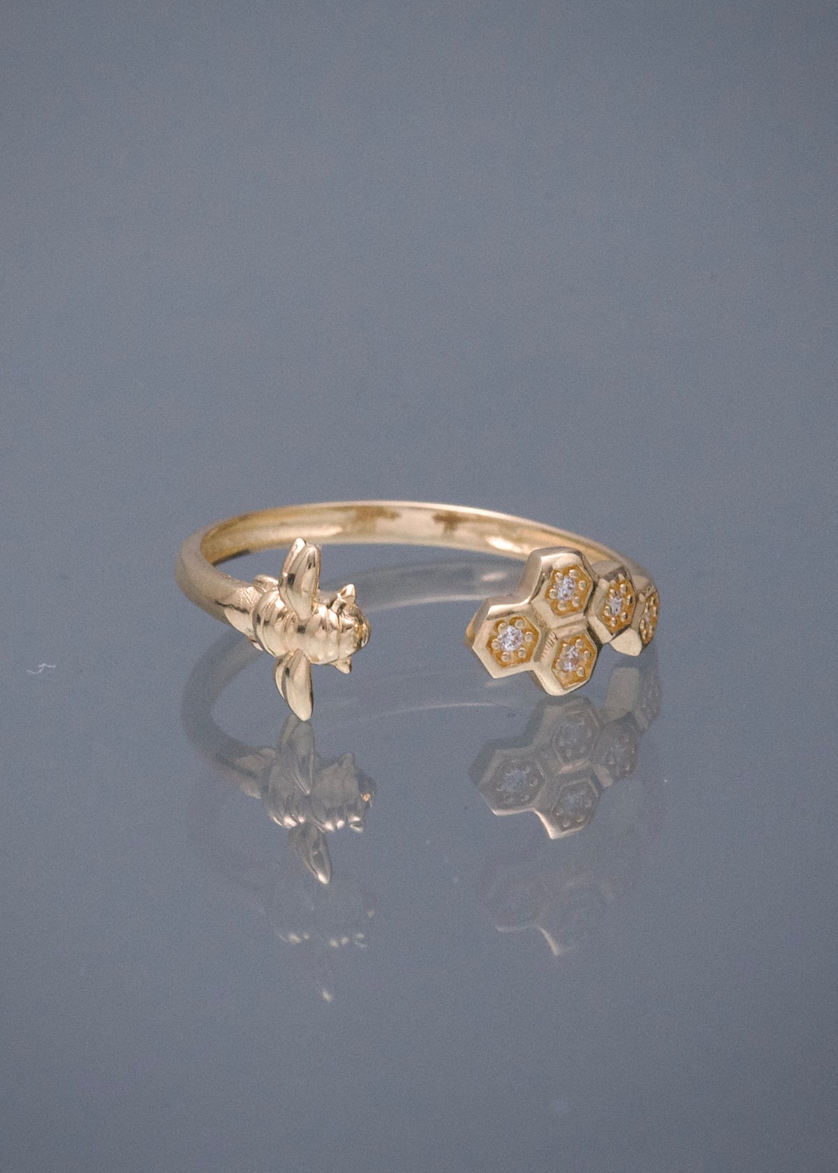 Anillo con Swarovski Blanco 1.4gr / Talla 6 — Oro Amarillo