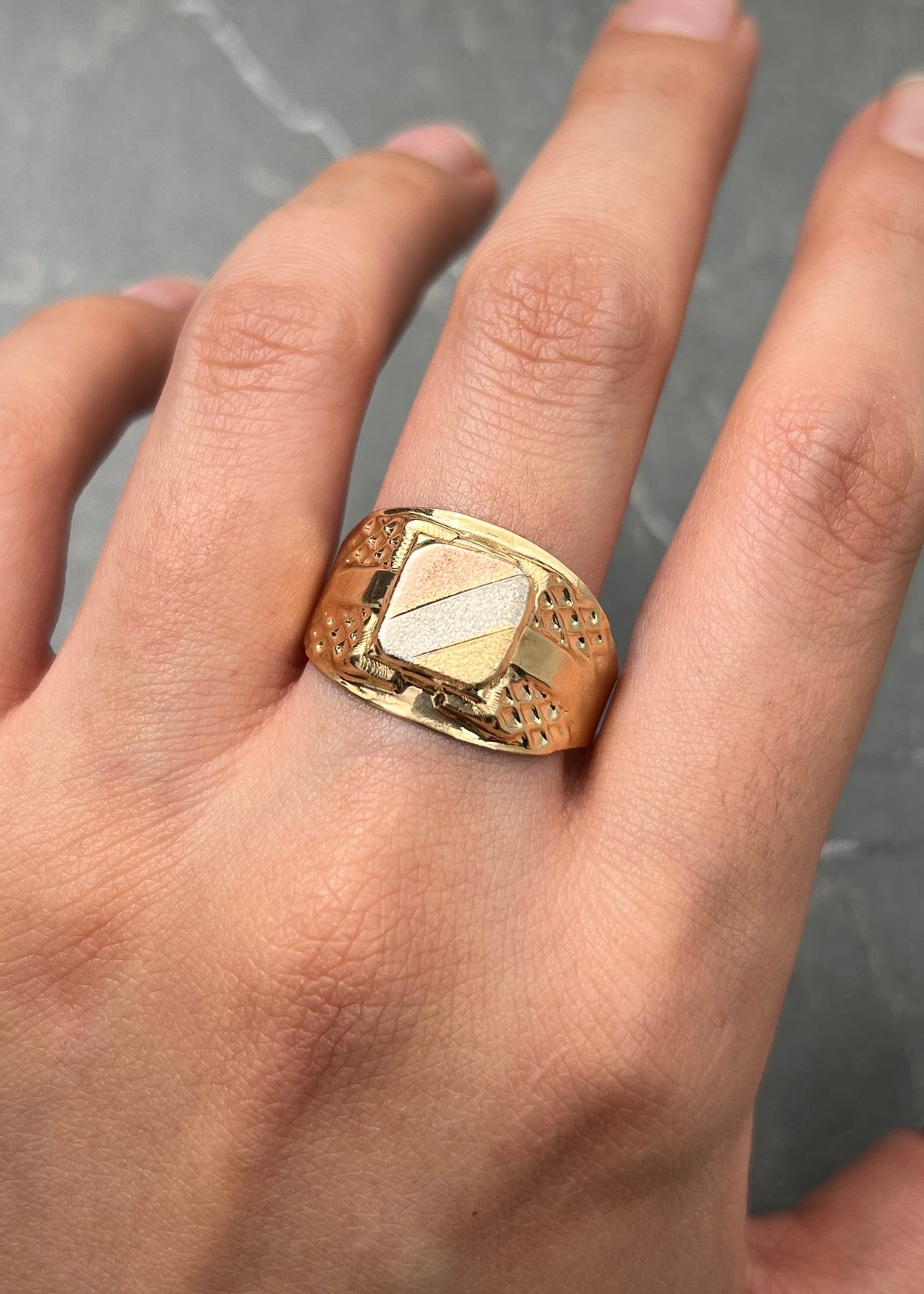 Anillo 3.3gr / Talla 11 — Tres Oros