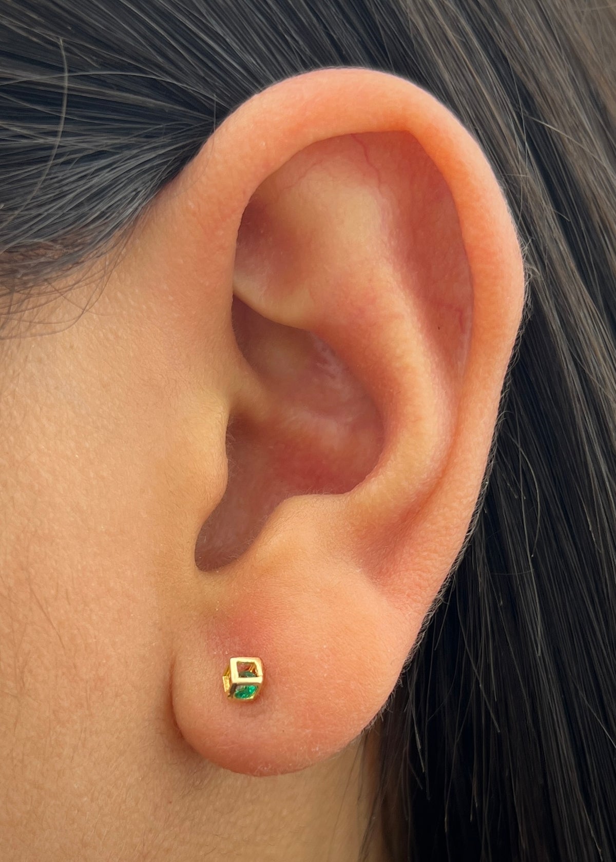 Topos Cuadrado con Swarovski Verde 0.75gr / 4cm / 0.4mm — Oro Amarillo