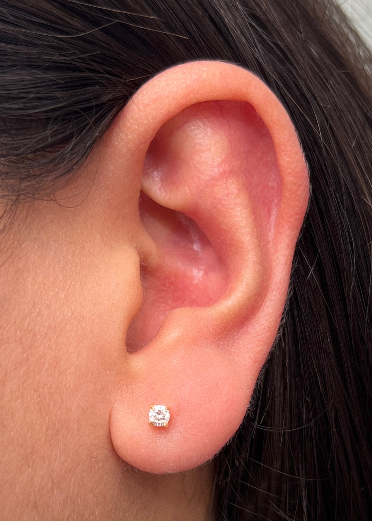 Topos con 25pts de diamante 0.65gr / Largo 0.32cm / Oro Amarillo (Joya) M