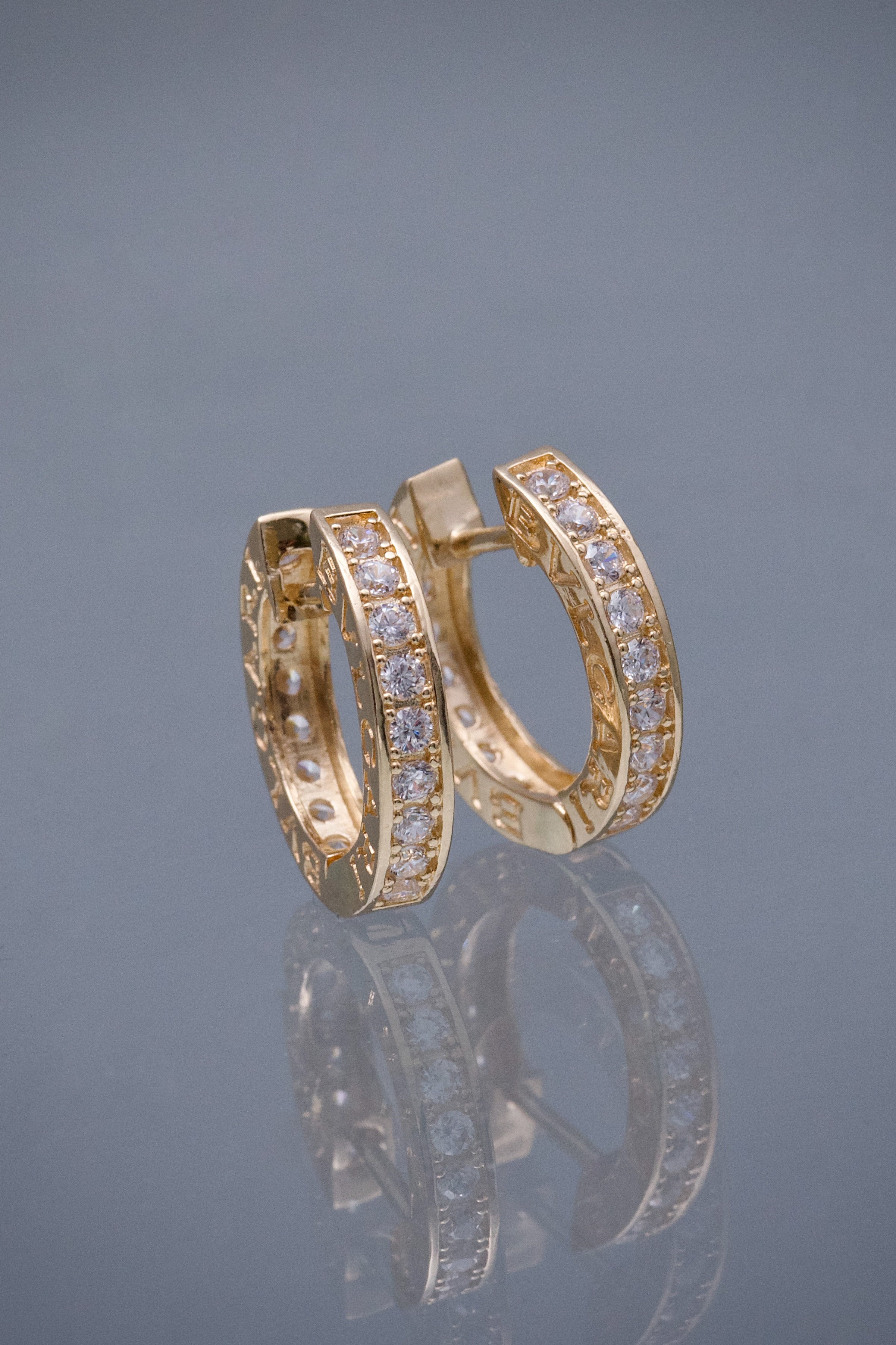 Candongas Bv con Swarovski Blanco 4.55gr / 1.6cm / 3mm — Oro Amarillo