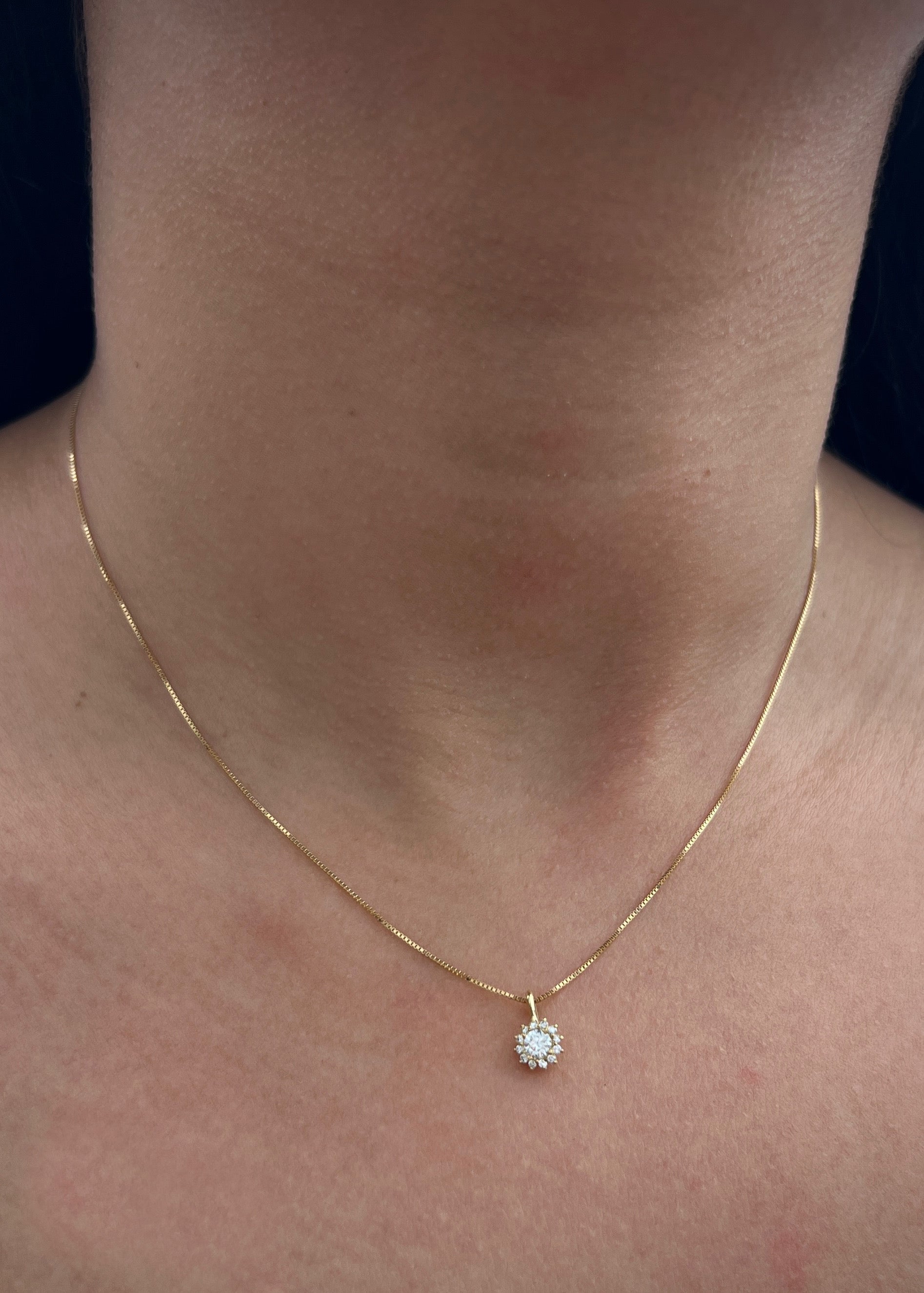 Dije con 28pts de diamantes 0.55gr / Largo 1cm / Oro Amarillo (Joya) M