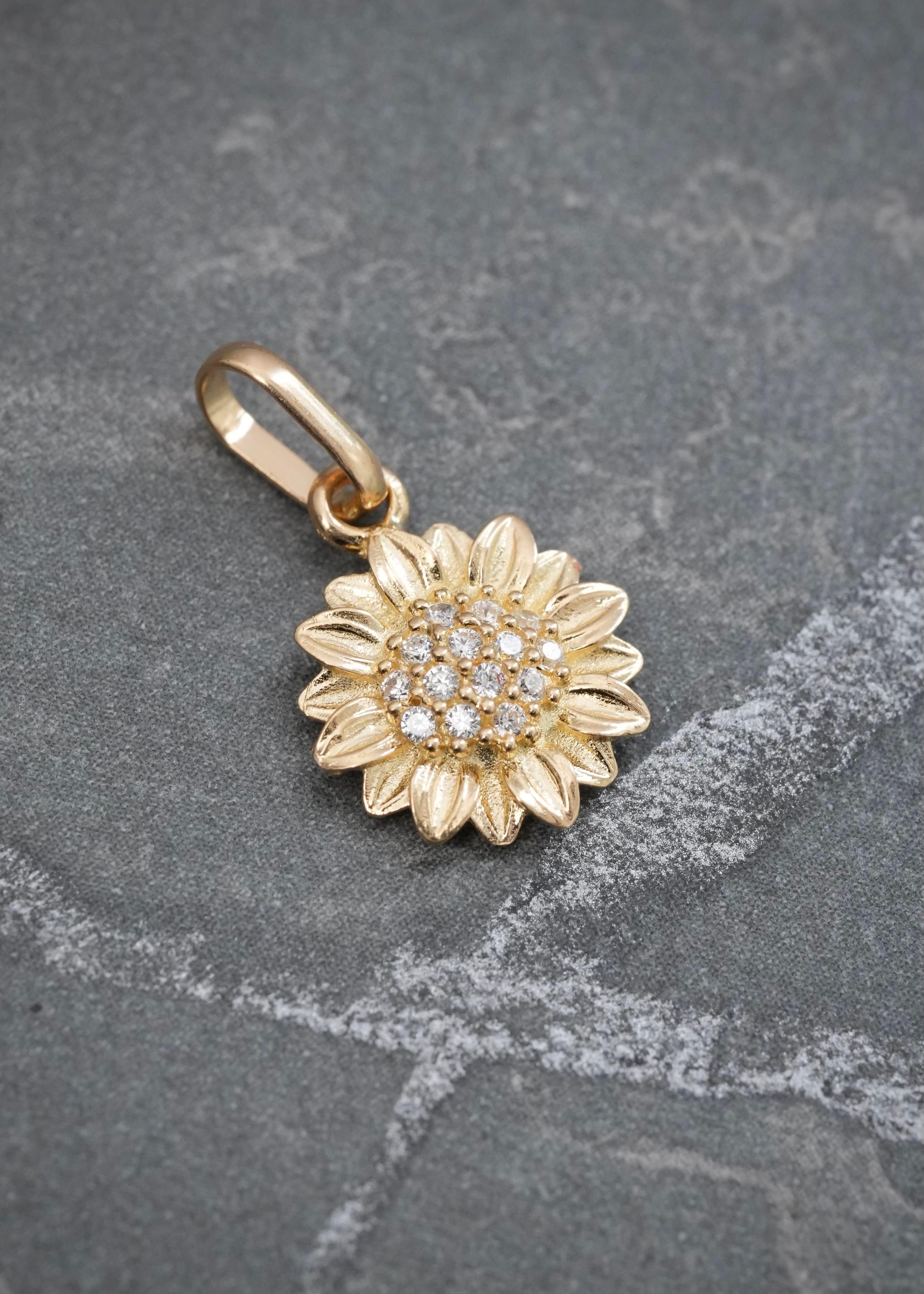Dije Girasol con Swarovski Blanco 1gr / 1.7cm / 10.3mm — Oro Amarillo