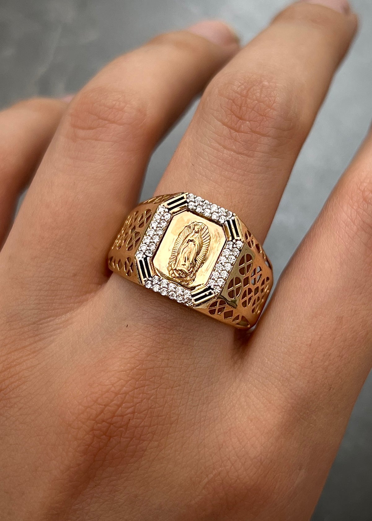 Anillo Guadalupe con Swarovski Blanco 7.5gr / Talla 11 — Oro Amarillo