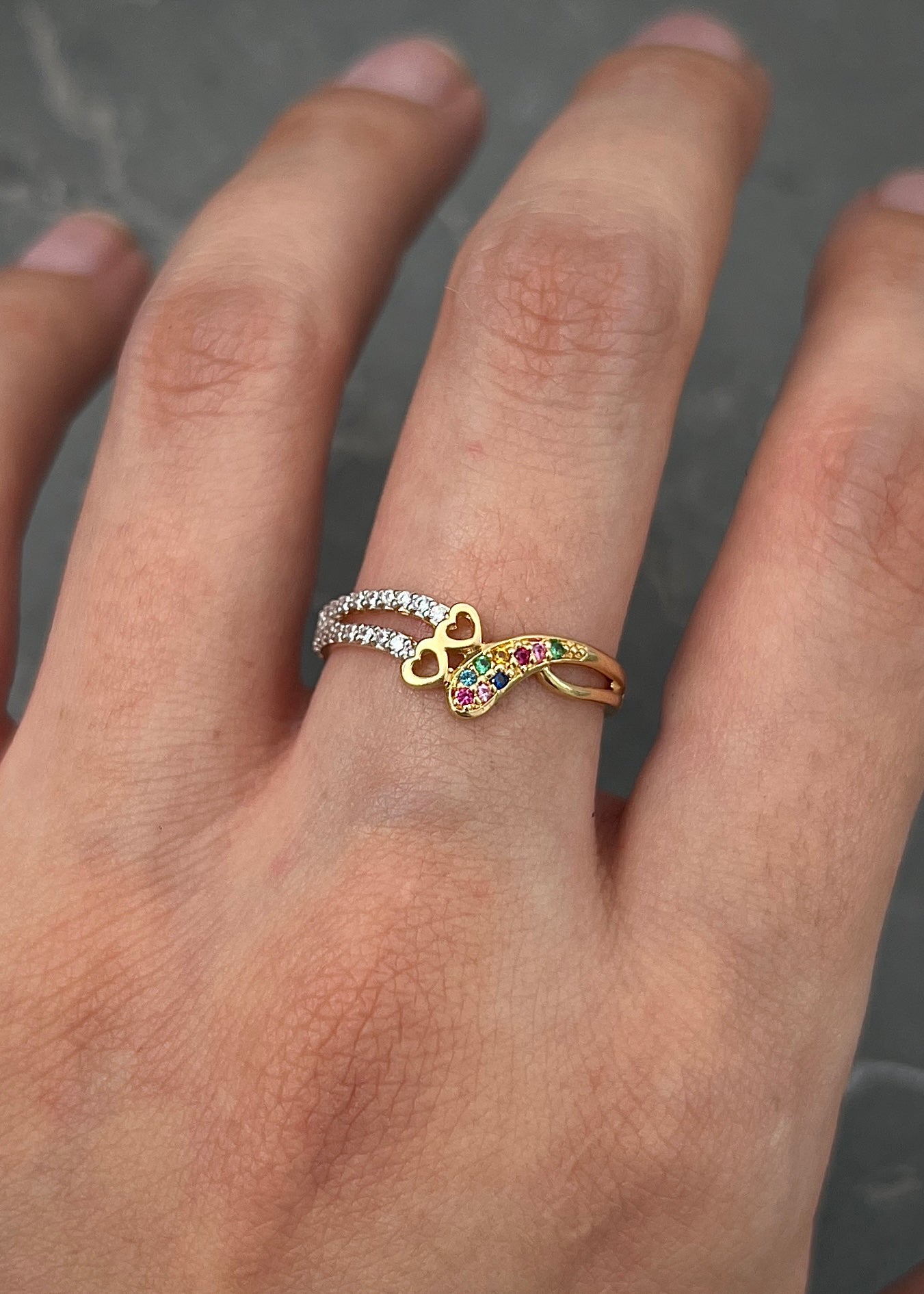 Anillo con swarovski multicolor 1.95gr / TALLA 6 1/2 / Oro Amarillo Nac M