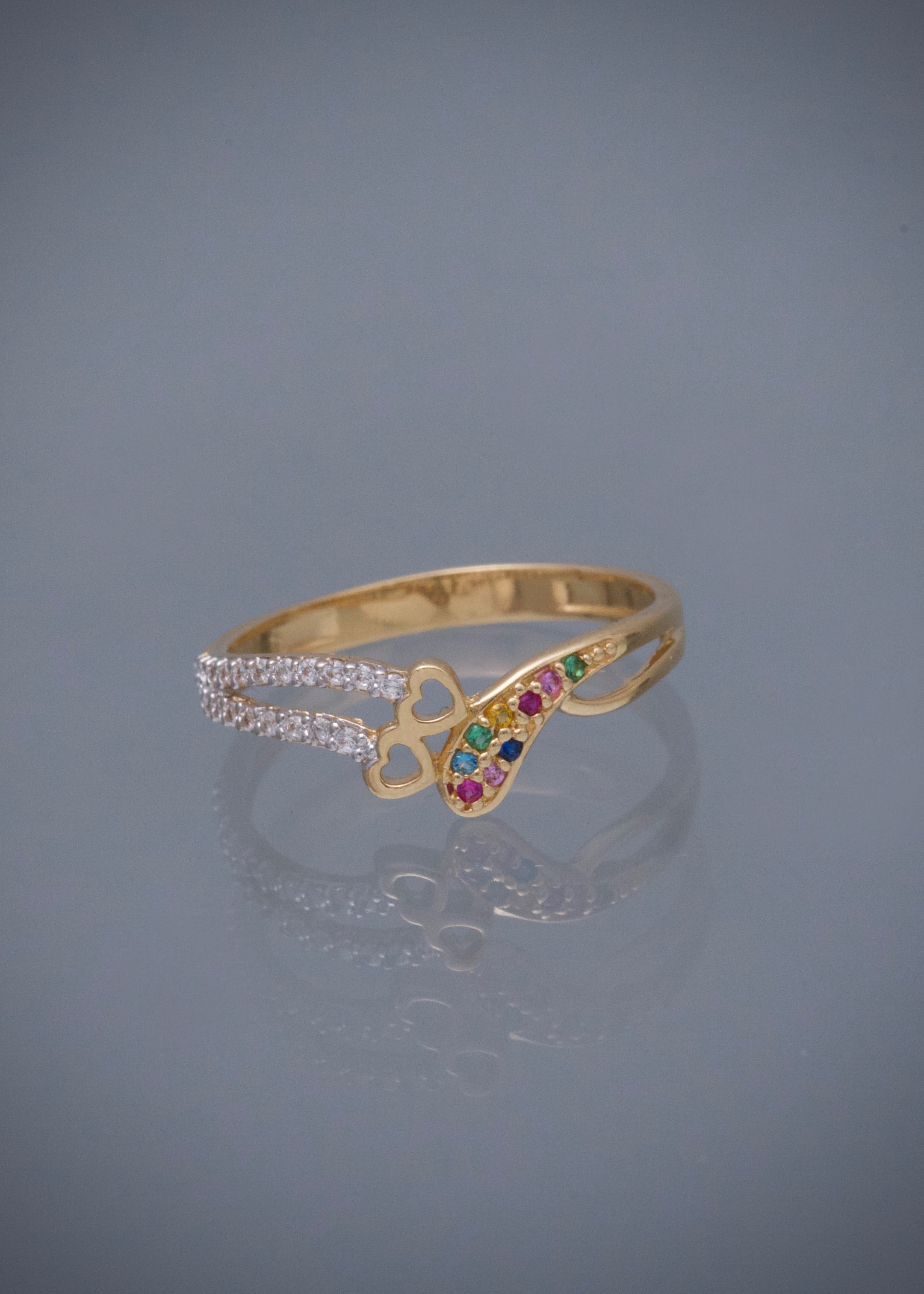 Anillo con swarovski multicolor 1.95gr / TALLA 6 1/2 / Oro Amarillo Nac M