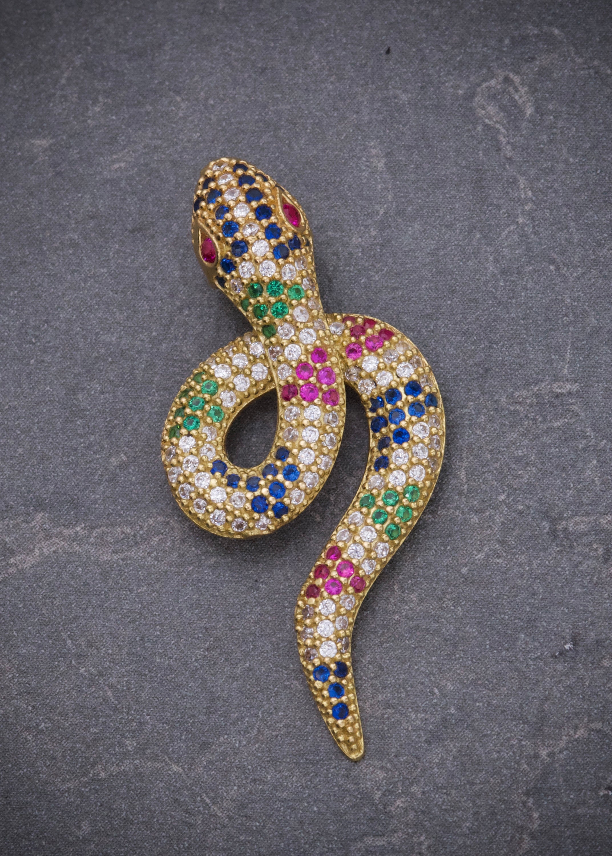 Dije serpiente con swarovski multicolor 3.8gr / Largo 3.5cm / Oro Amarillo Nac M
