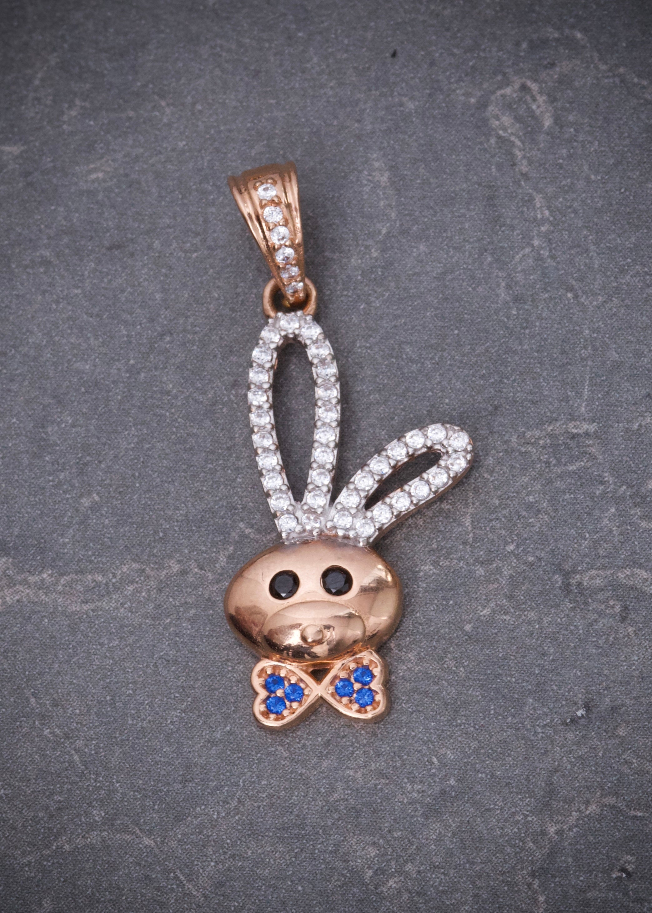 Dije conejo con swarovski 2.45gr / Largo 3cm / Oro Rosado Nac M