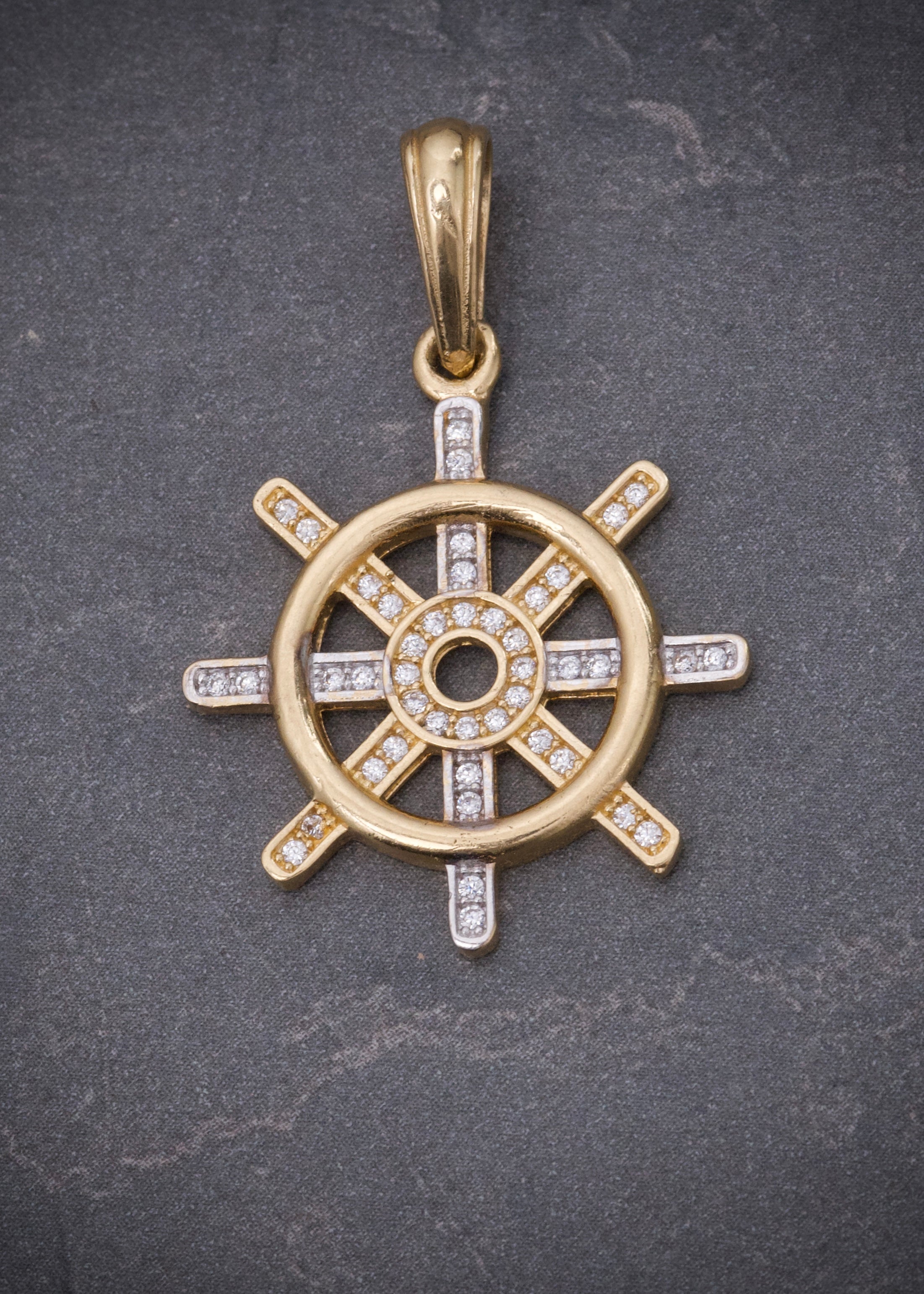 Dije timon con swarovski blanco 3.5gr / Largo 3.4cm / Oro Amarillo Nac M