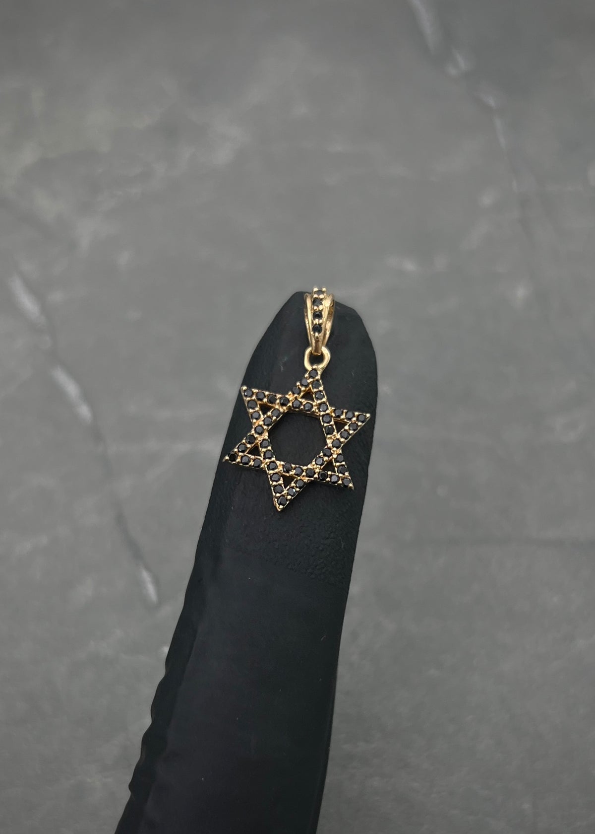 Dije Estrella de David con Swarovski Negro 1.5gr / 2.1cm / 12mm — Oro Amarillo
