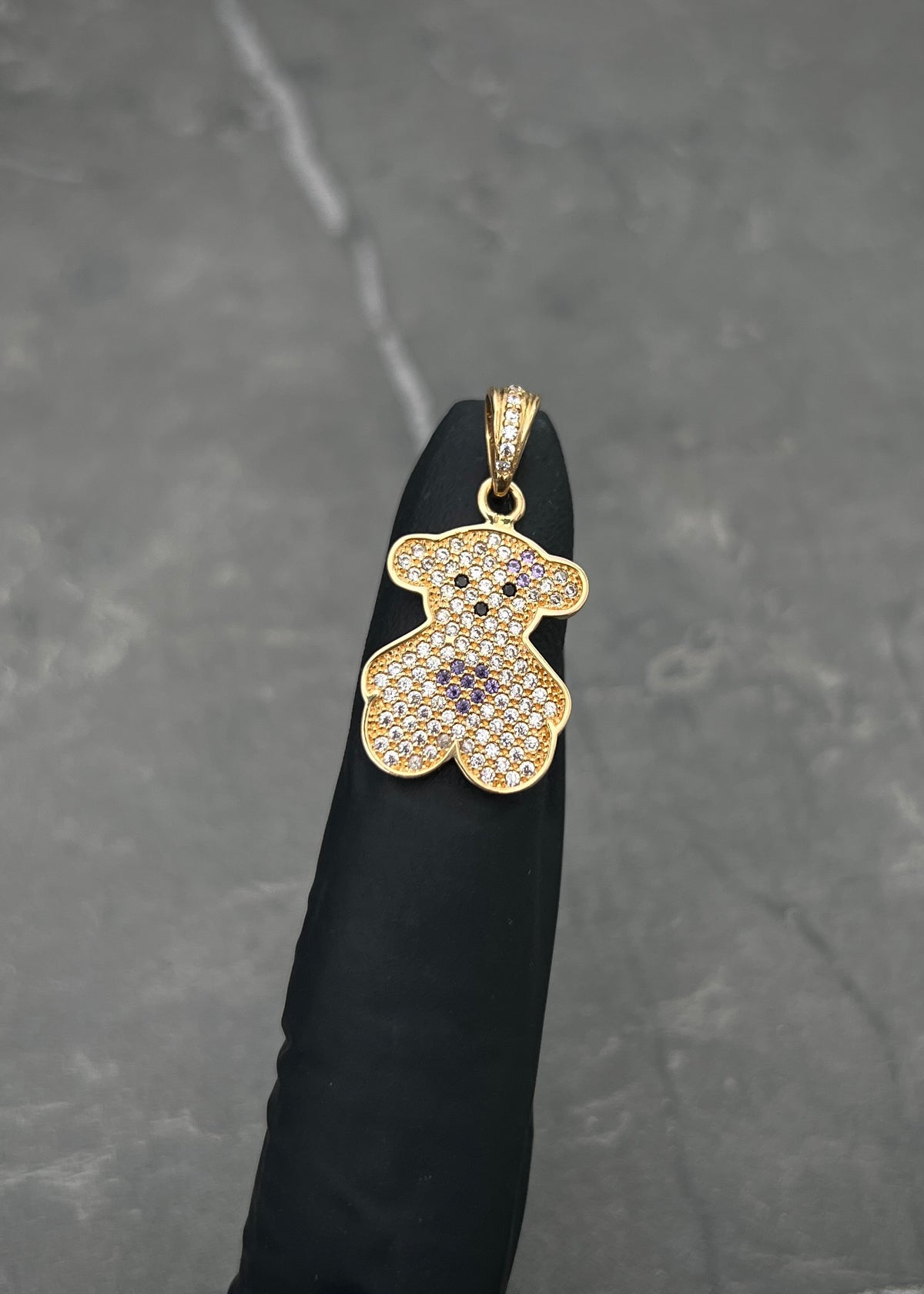 Dije Oso Th con Swarovski Morado y Blanco 2.5gr / 2.7cm / 14mm — Oro Amarillo
