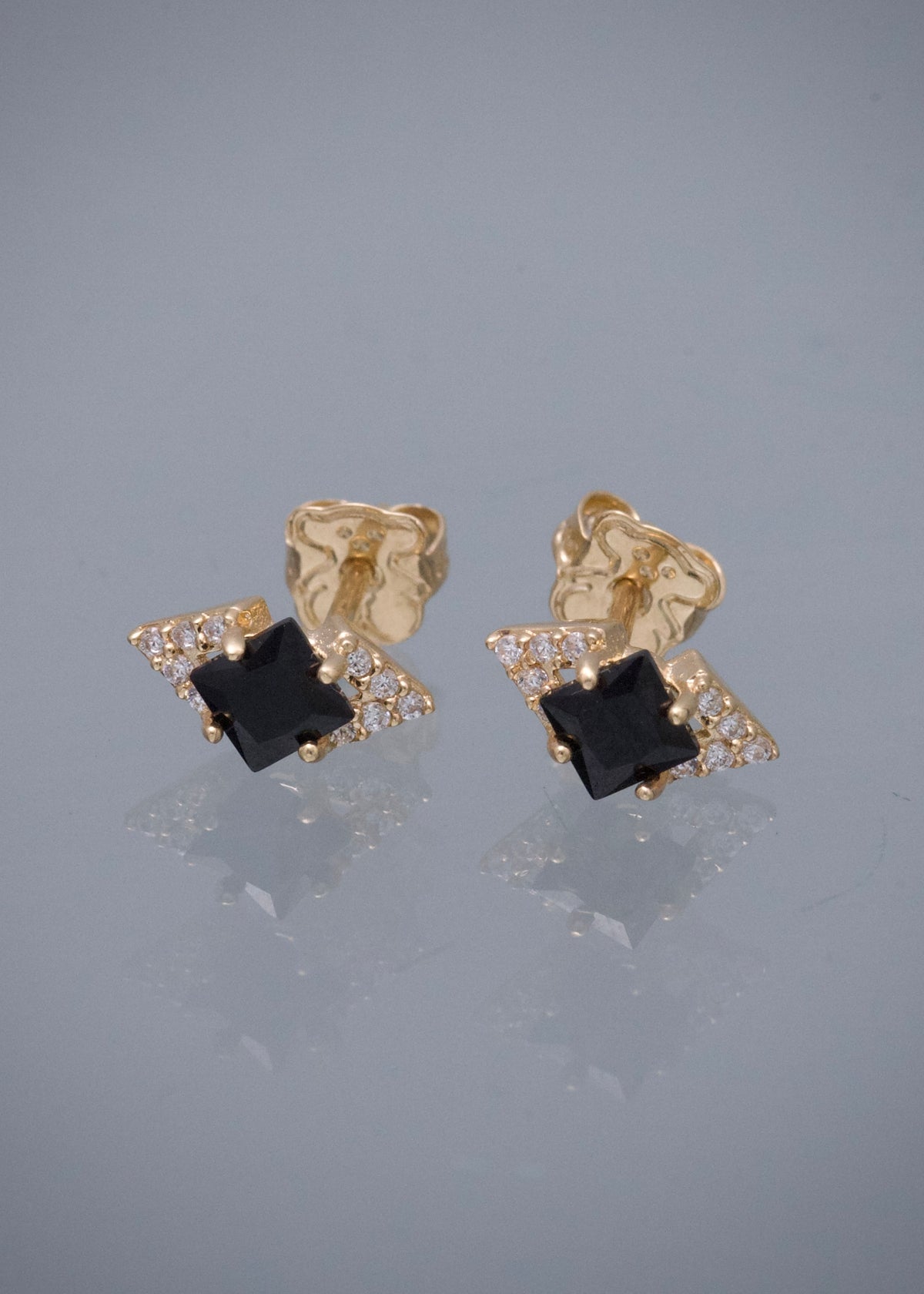 Topos con Swarovski Negro y Blanco 1.55gr / 1cm / 5.4mm — Oro Amarillo
