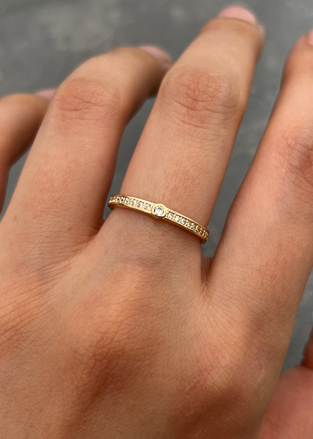 Anillo con Swarovski Blanco 1.5gr / Talla 5 3/4 — Oro Amarillo