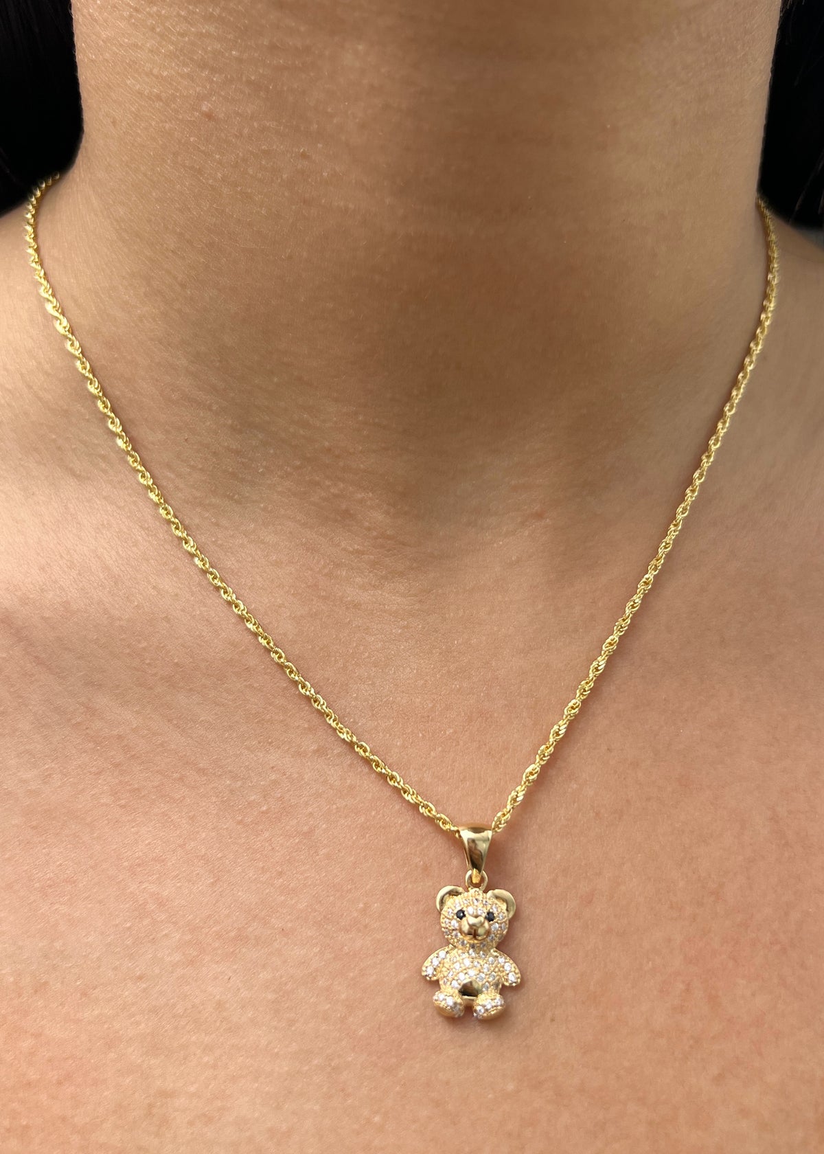 Dije Oso con Swarovski Negro y Blanco 2.6gr / 2.4cm / 12mm — Oro Amarillo