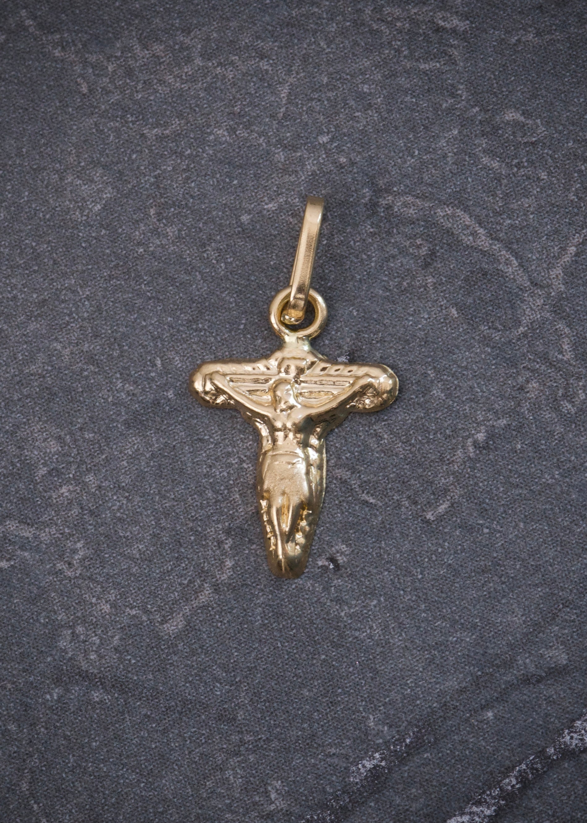 Dije cristo 0.25gr / Largo 1.6cm / Oro Amarillo Nac P