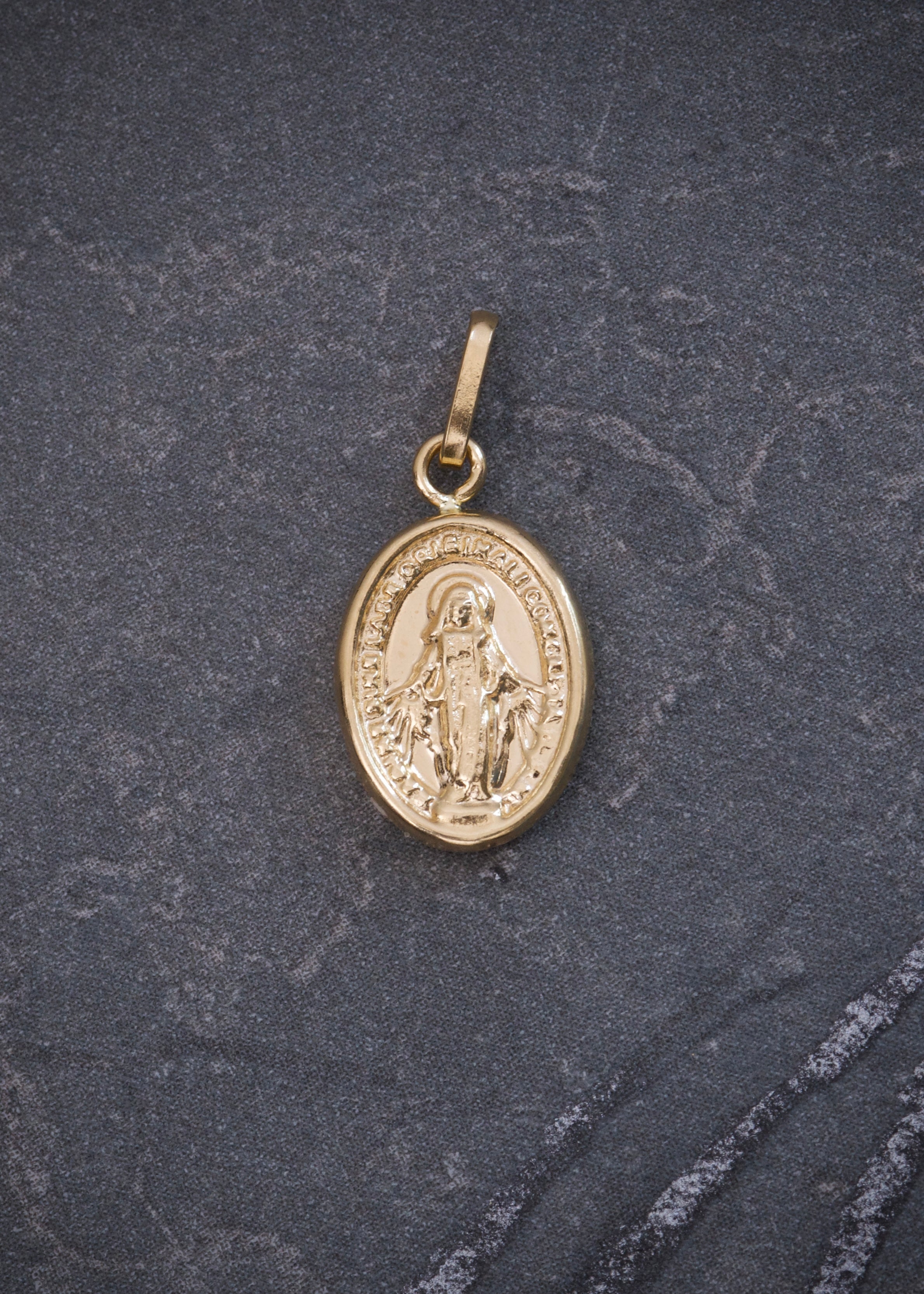 Dije virgen de la Milagrosa 0.5gr / Largo 1.8cm / Oro Amarillo Nac M