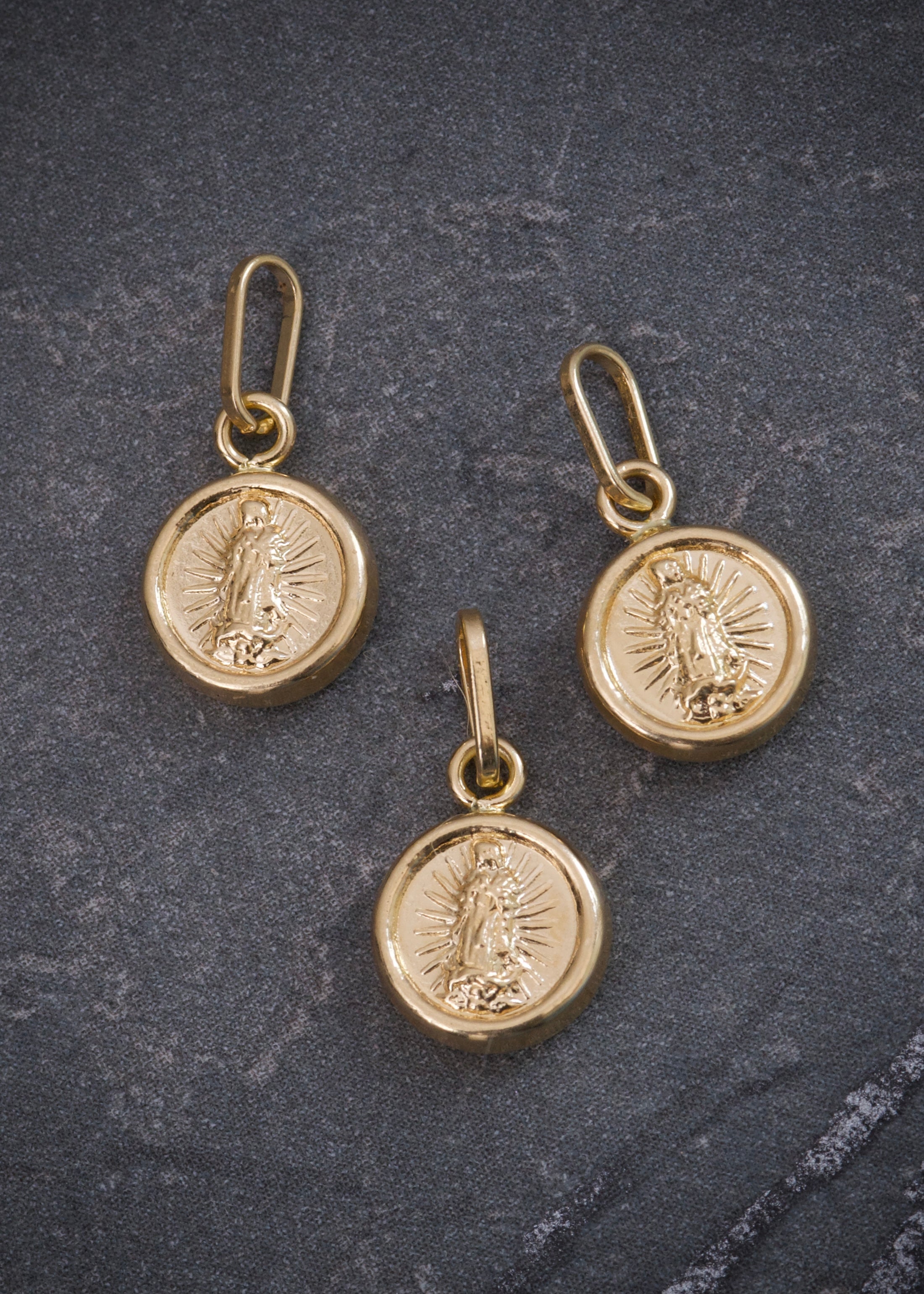 Dije virgen de guadalupe 0.35gr / Largo 1.5cm / Oro Amarillo Nac B