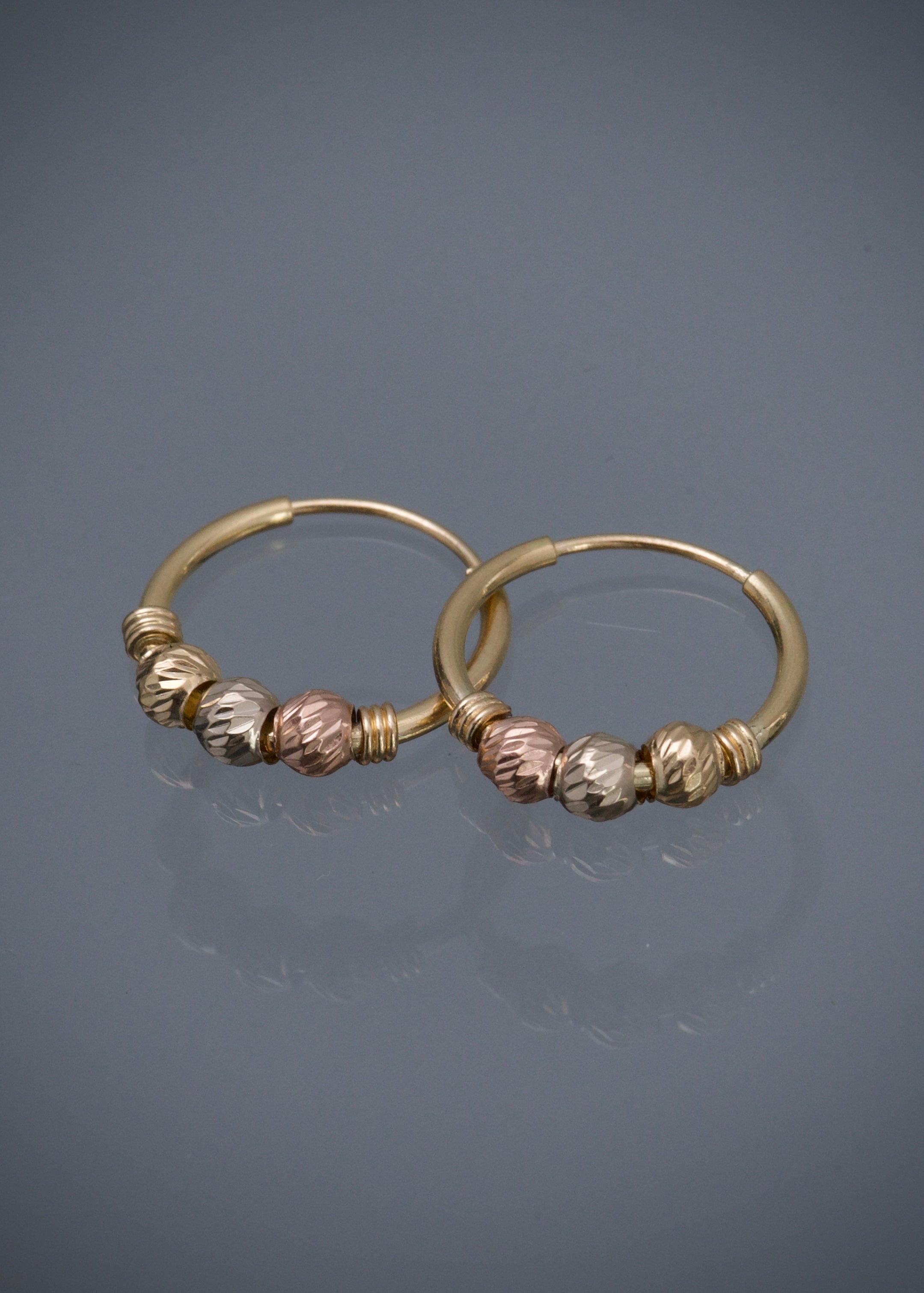 Candongas con bolas diamantadas 0.9gr / Largo 1.2cm / Tres Oros Nac M