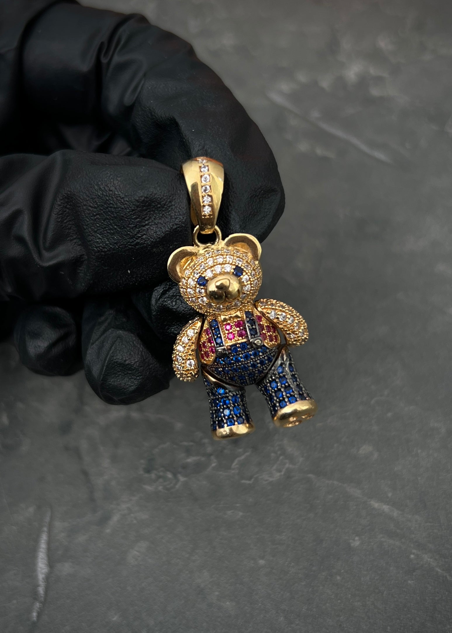 Dije oso articulado con swarovski 8.65gr / Largo 3.6cm / Oro Amarillo Nac M