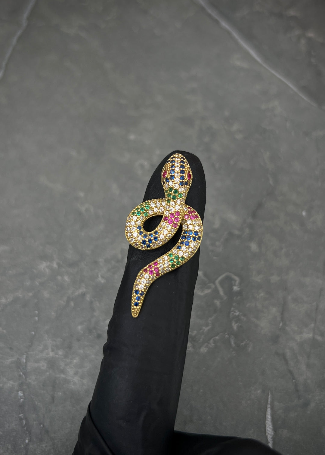 Dije serpiente con swarovski multicolor 3.8gr / Largo 3.5cm — Oro Amarillo
