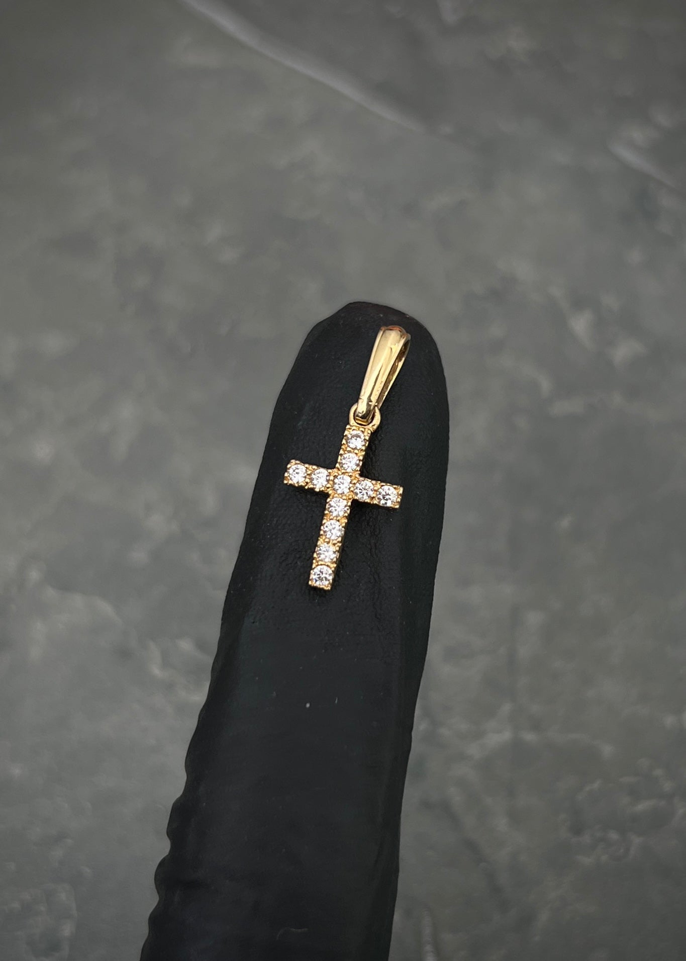 Dije cruz con Swarovski blanco 0.8gr / Largo 2cm / Oro Amarillo Nac M