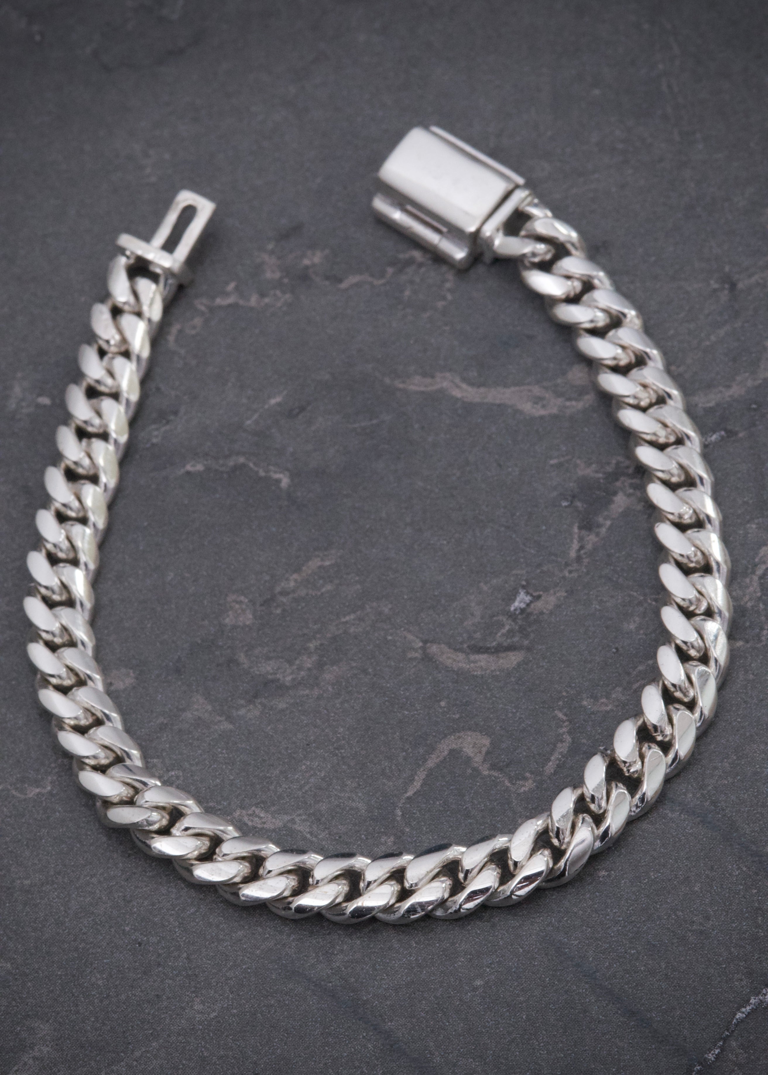 Pulso cubano 13.8gr / Largo 15.7 cm / — — Plata