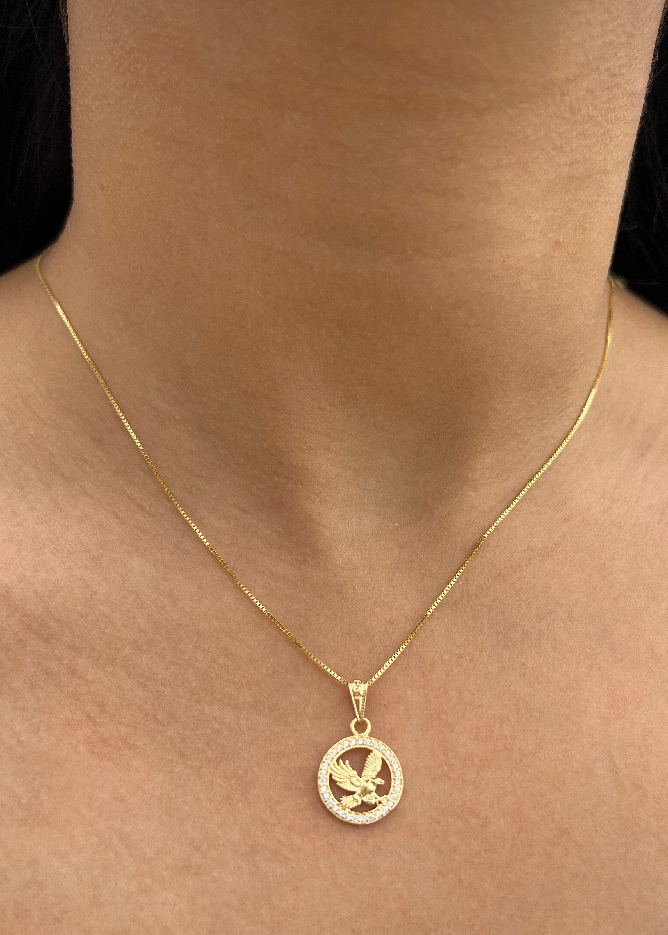 Dije Aguila con Swarovski Blanco 1.3gr / 2.2cm / 13.4mm — Oro Amarillo