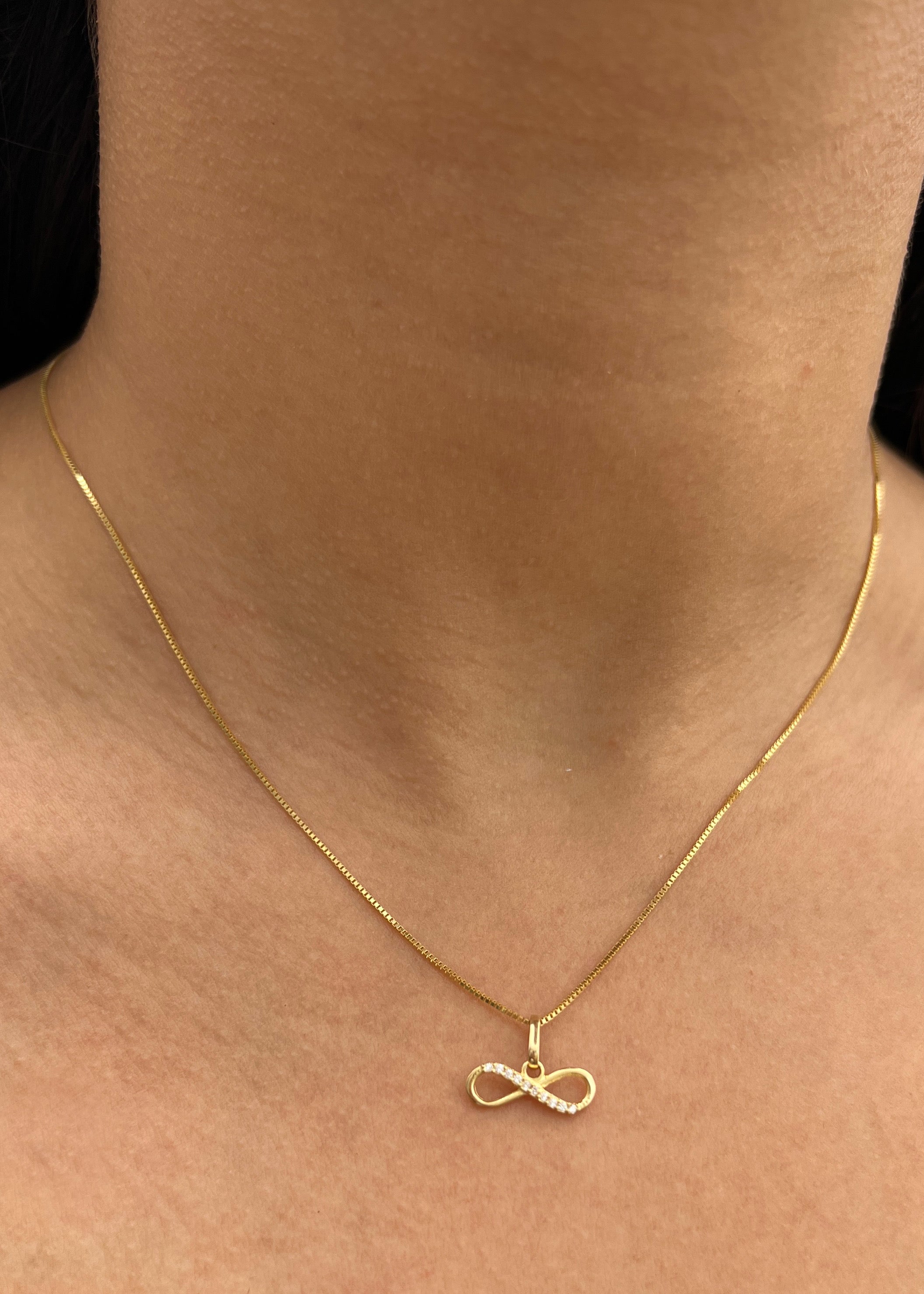Dije Infinito con Swarovski Blanco 0.5gr / 1cm / 14.6mm — Oro Amarillo
