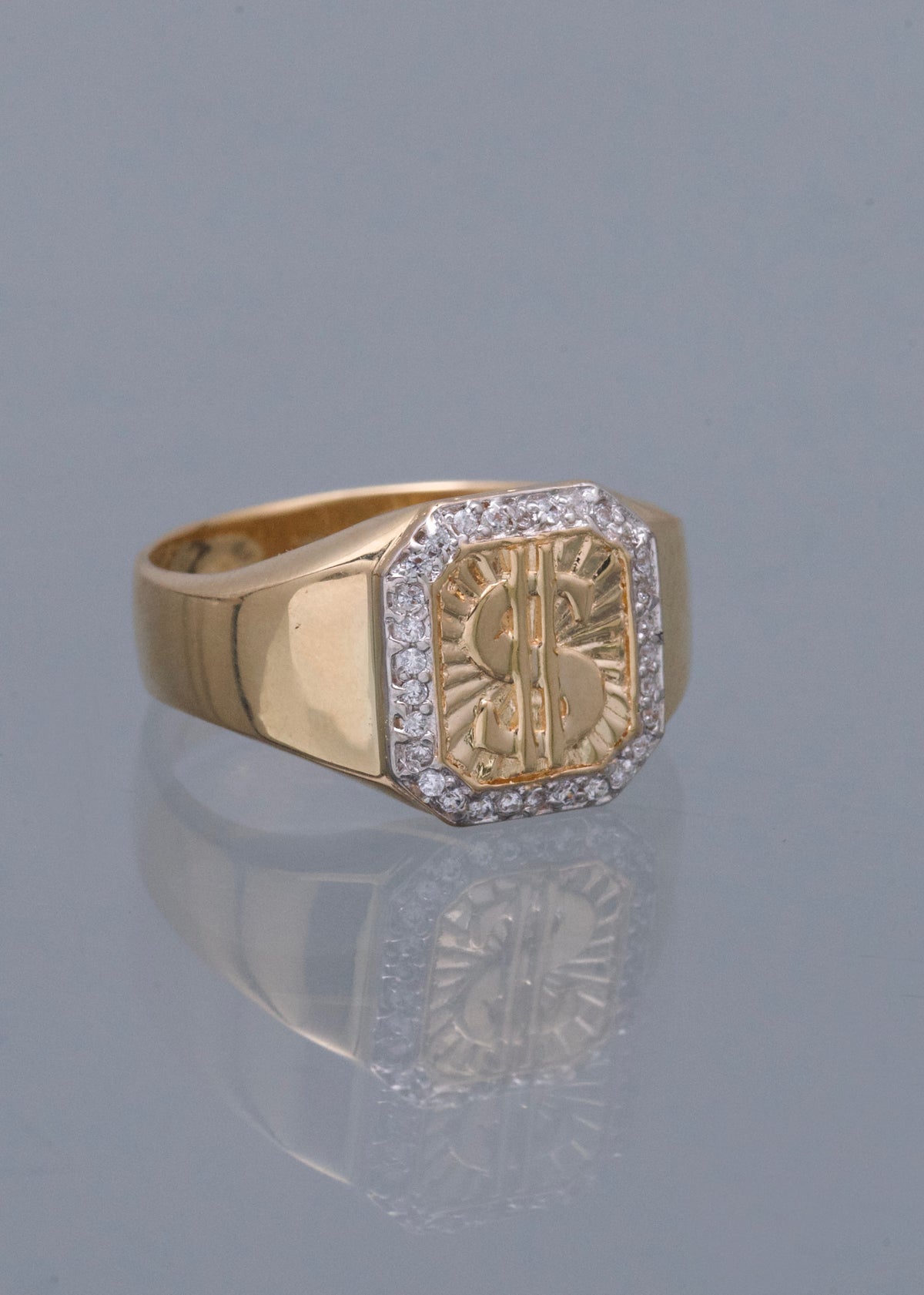 Anillo Signo Peso con Swarovski Blanco 4.4gr / Talla 9 1/2 — Oro Amarillo