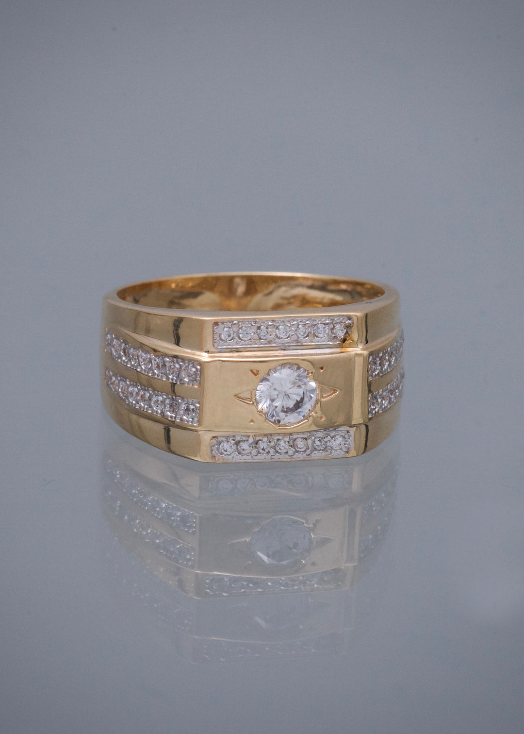 Anillo con Swarovski Blanco 6.2gr / Talla 10 — Oro Amarillo