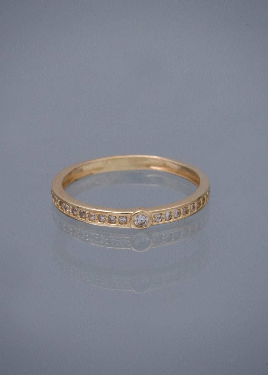 Anillo con Swarovski Blanco 1.5gr / Talla 5 3/4 — Oro Amarillo