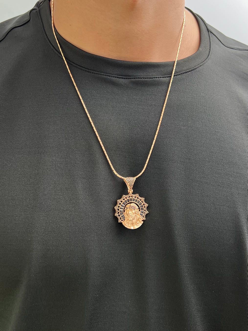 Dije rostro de jesus con swarovski negro 10.85gr / Largo 4.3cm / Oro Rosado Nac P