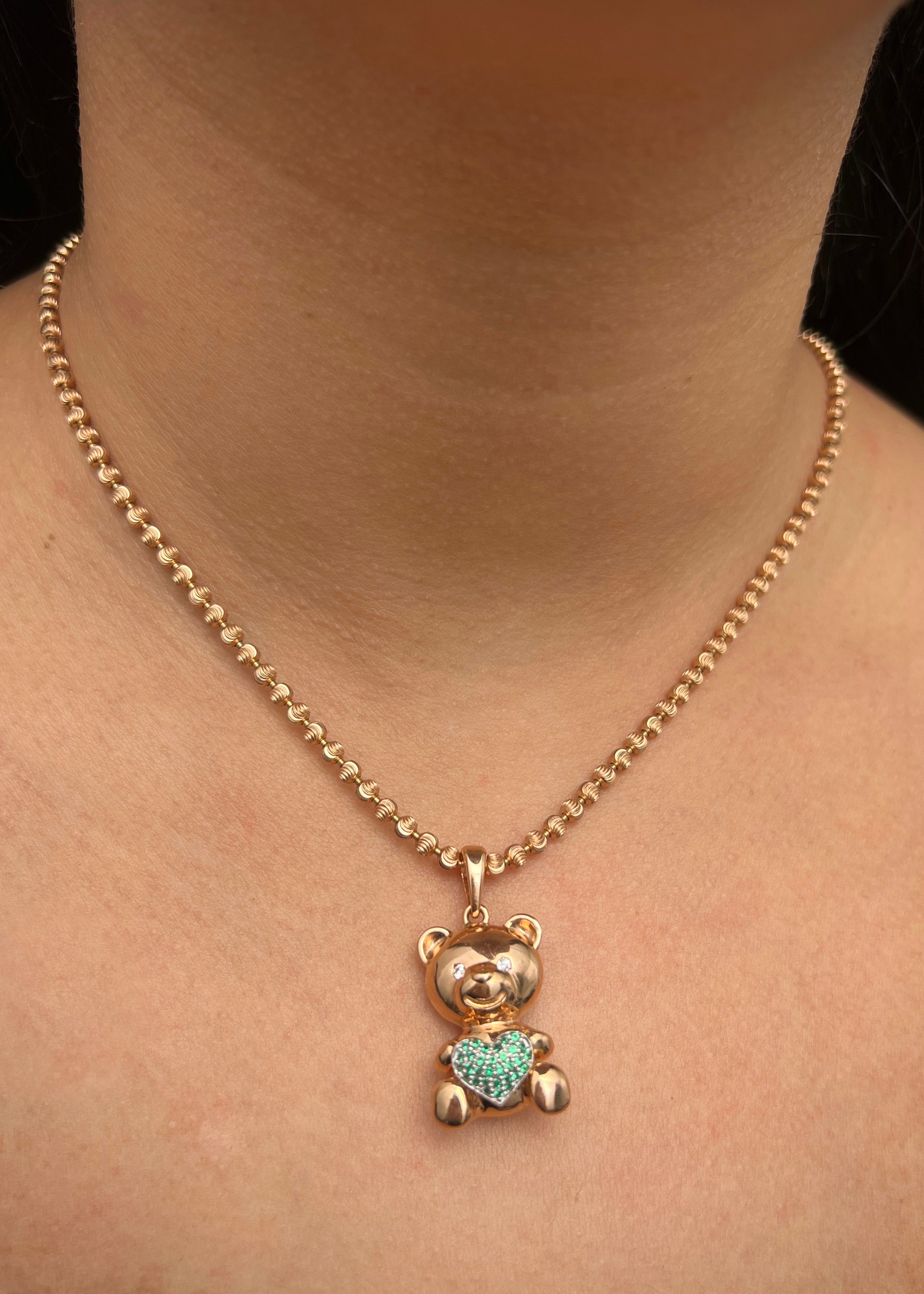 Dije Oso con swarovski blanco y verde 10.5gr / Largo 3.2cm / Oro Rosado Nac M