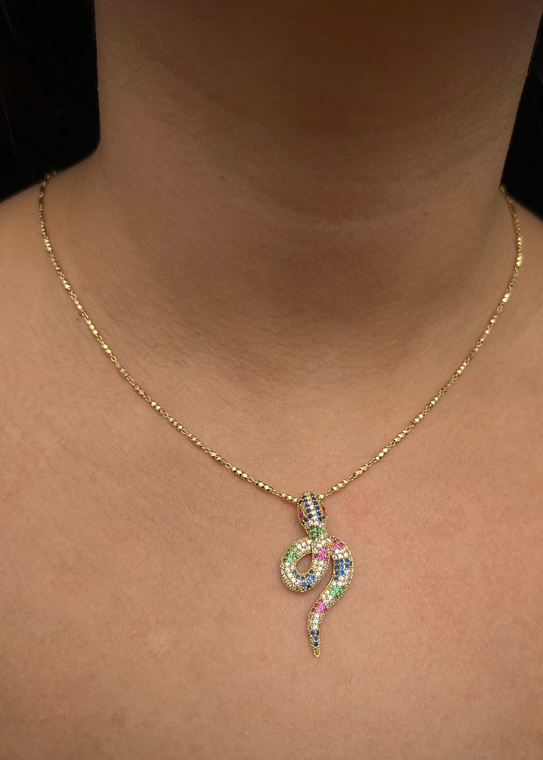 Dije serpiente con swarovski multicolor 3.8gr / Largo 3.5cm — Oro Amarillo