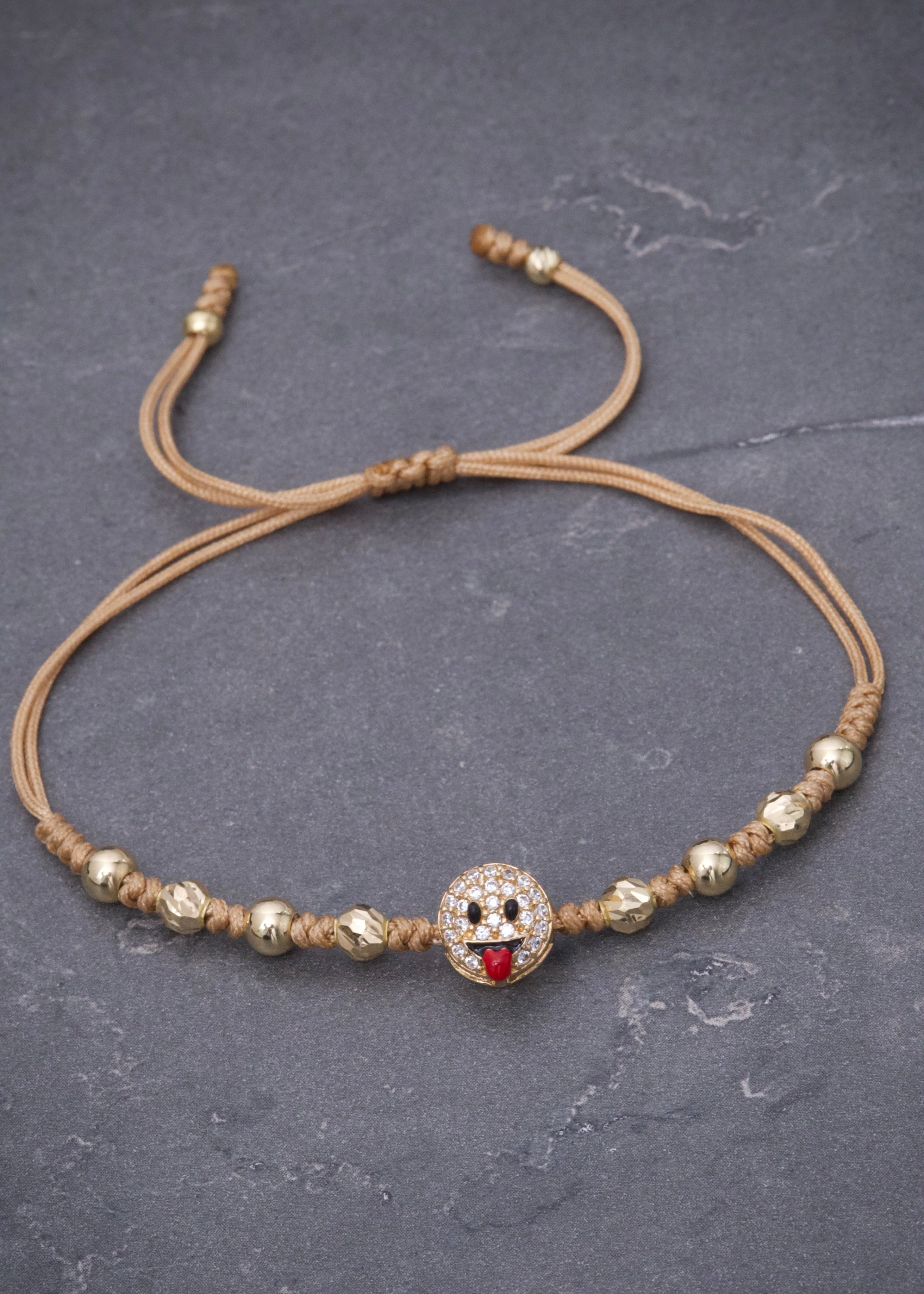 Pulsera en hilo beige con herraje carita 1.5gr / Oro Amarillo (Joya) M