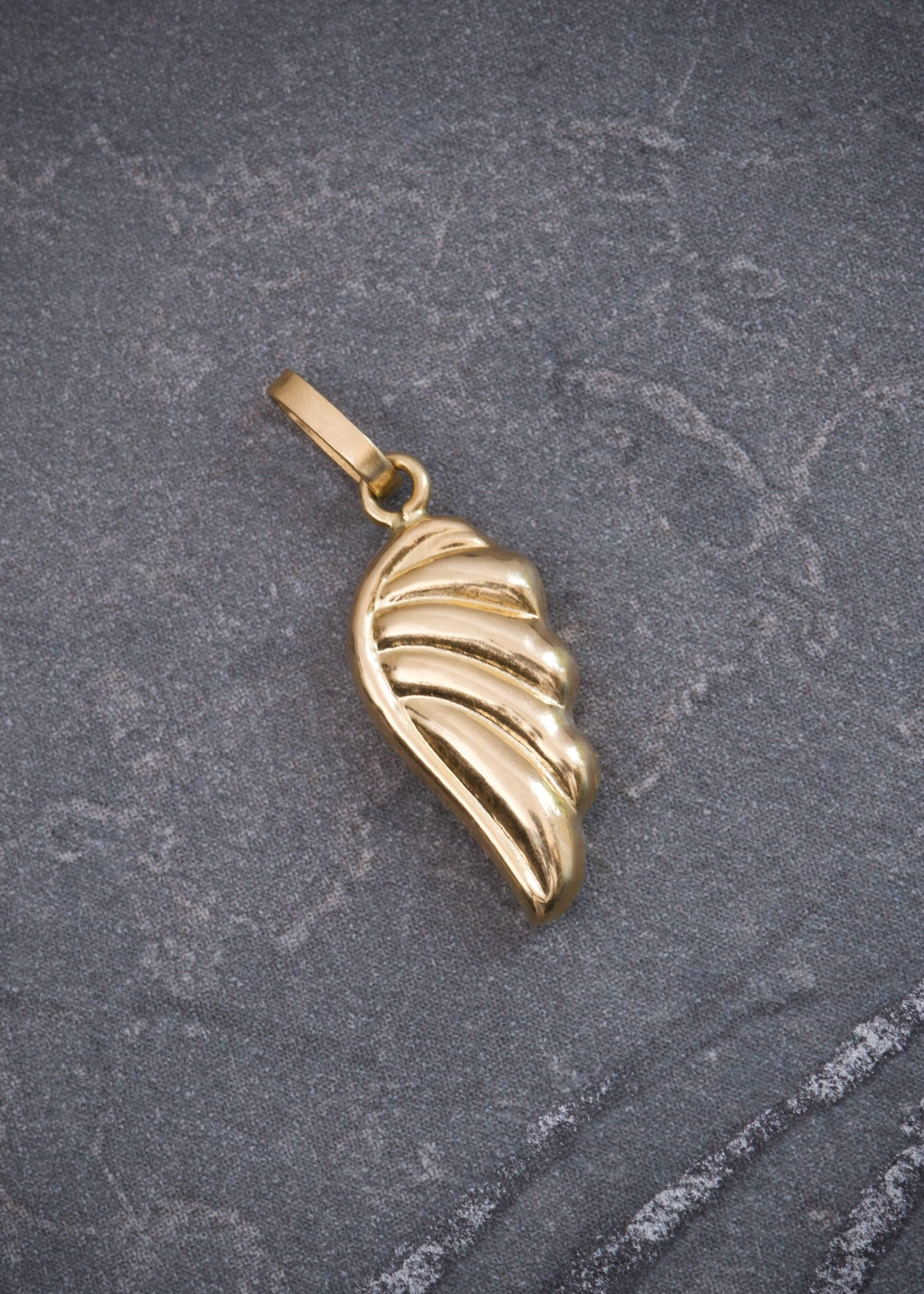 Dije ala 0.45gr / Largo 2cm / Oro Amarillo Nac M