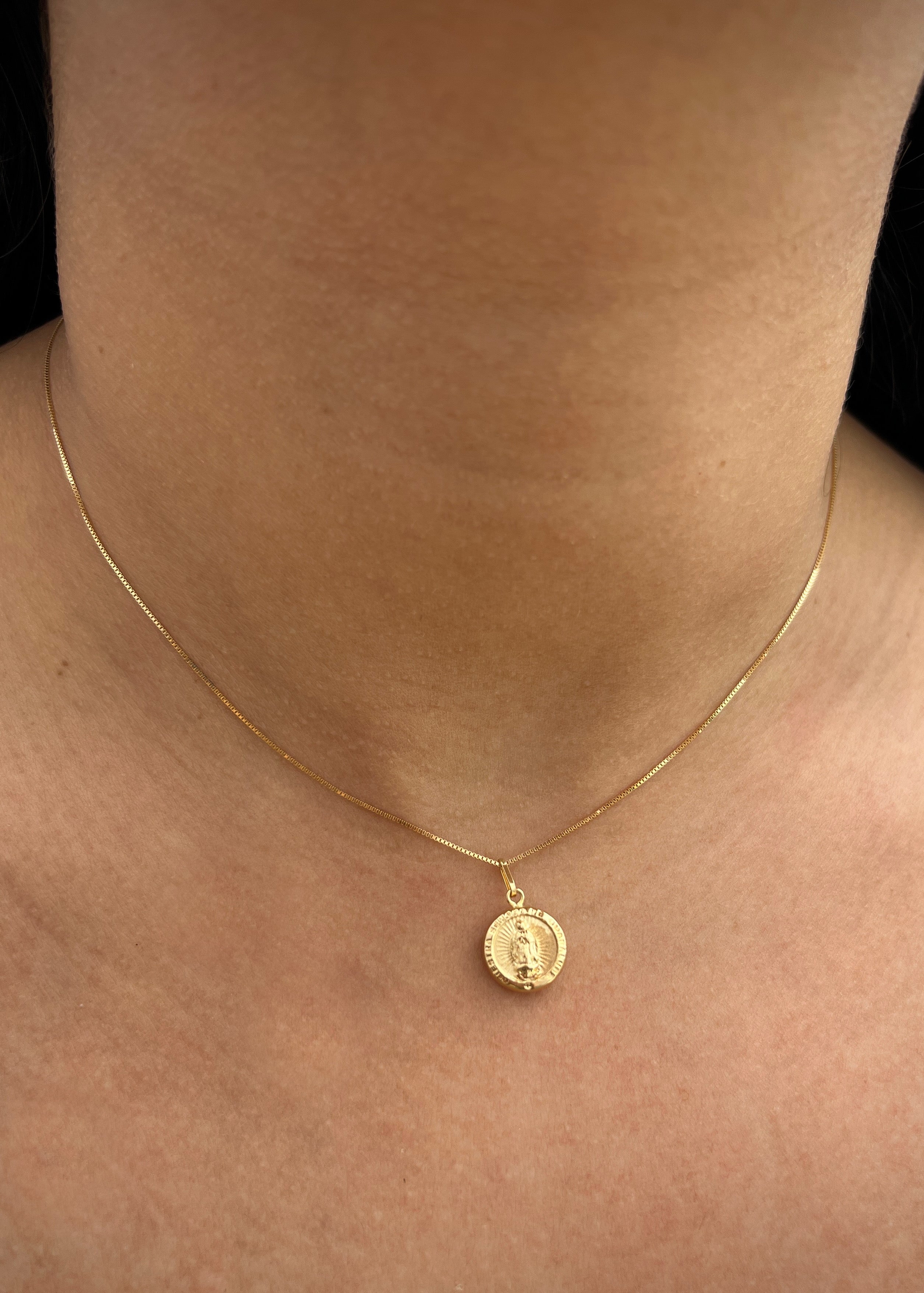 Dije virgen de guadalupe 0.75gr / Largo 1.7cm / Oro Amarillo Nac B