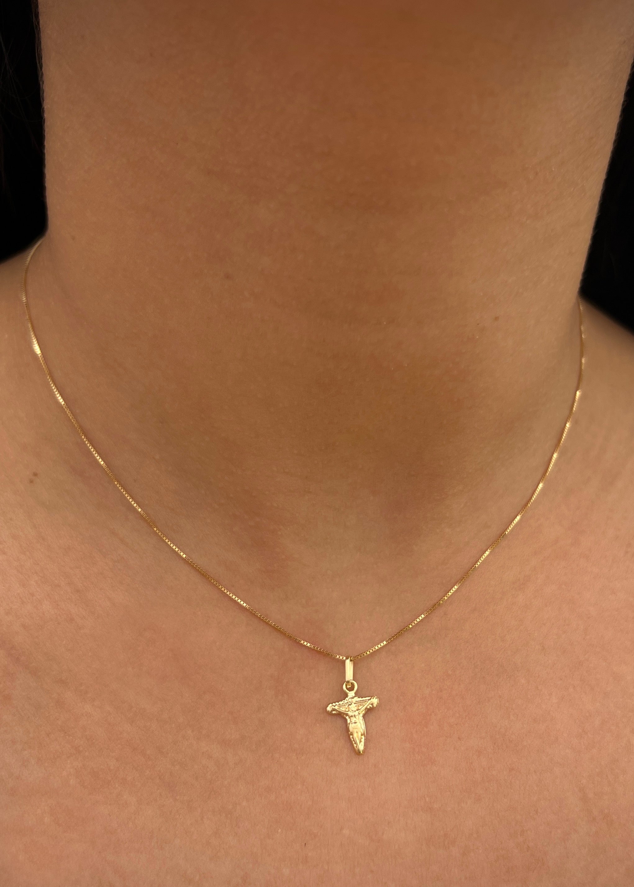 Dije cristo 0.3gr / Largo 1.6cm / Oro Amarillo Nac B