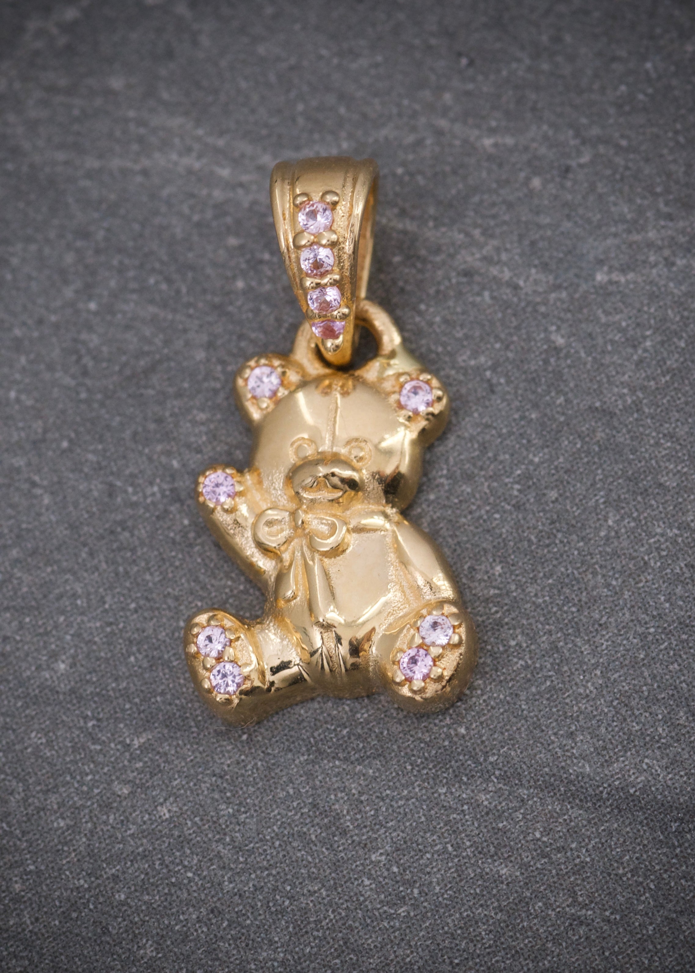 Dije oso con swarovski morado 1.3gr / Largo 1.7cm / Oro Amarillo Nac B