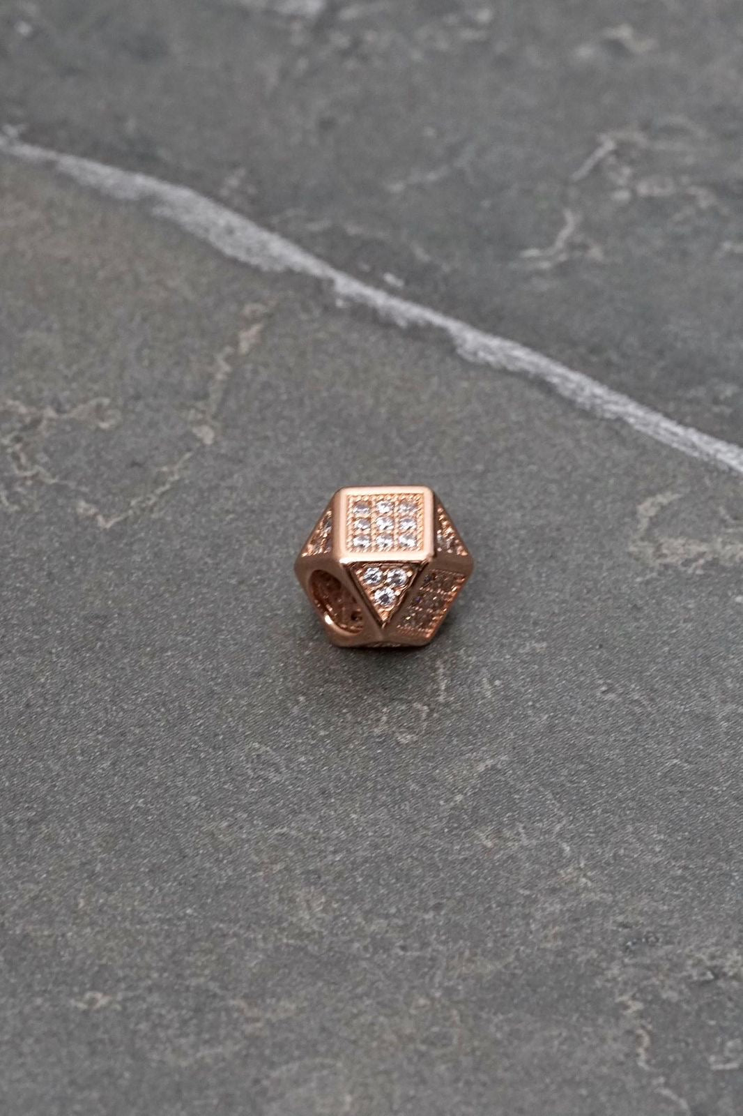 Herraje triangular con swarovski blanco 1.9gr / Largo 0.7cm / Oro Rosado Nac B