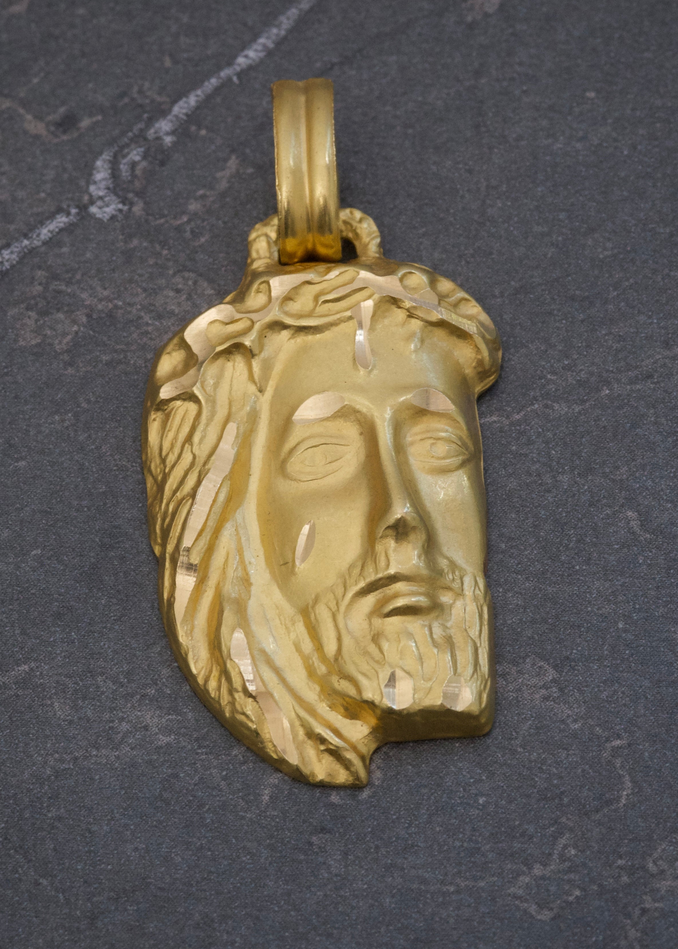 Dije Rostro de Jesus 5.75gr / 4.5cm / 21mm — Oro Amarillo
