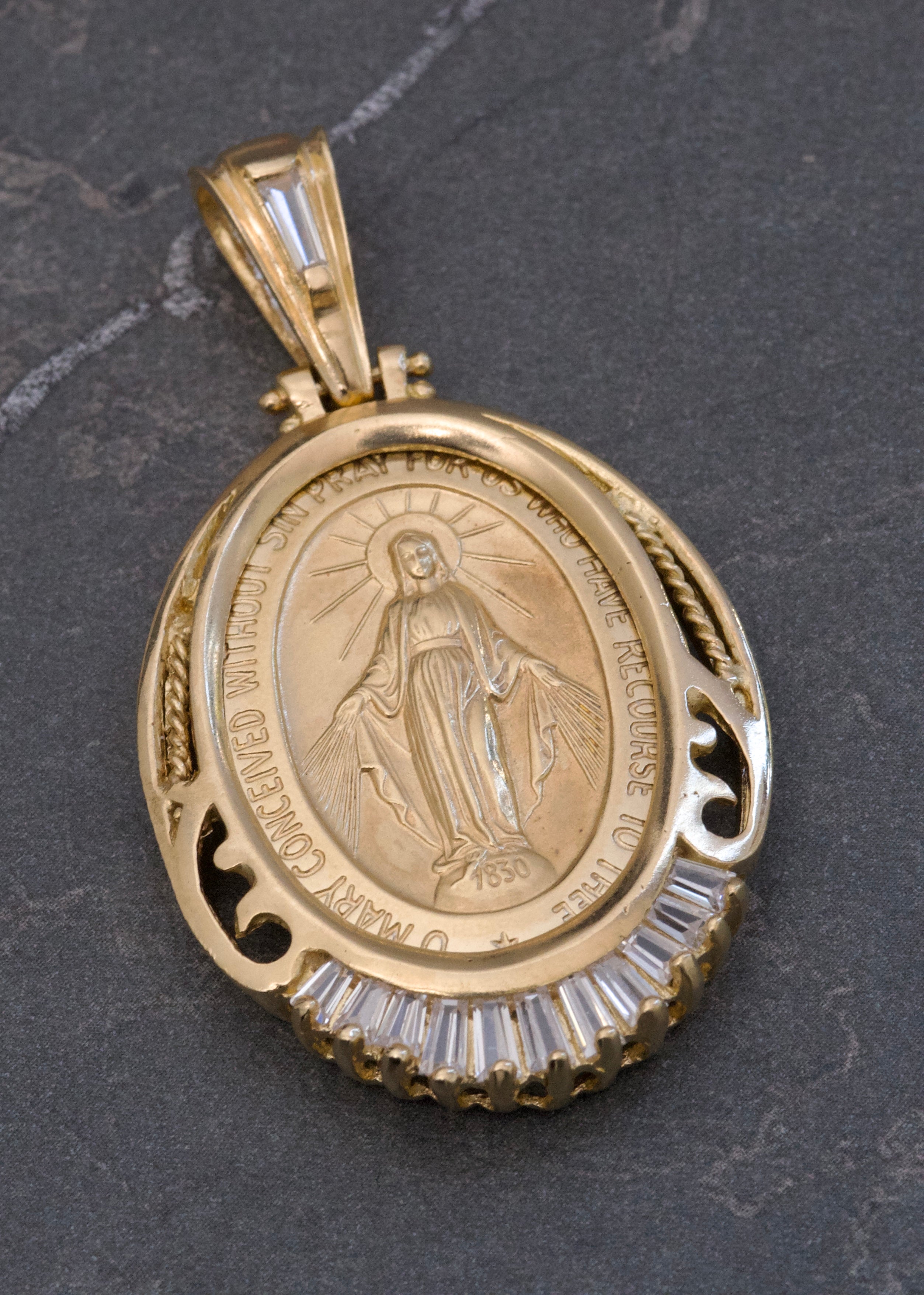 Dije Virgen de la Milagrosa con Swarovski 15.5gr / 5cm / 28mm — Oro Amarillo