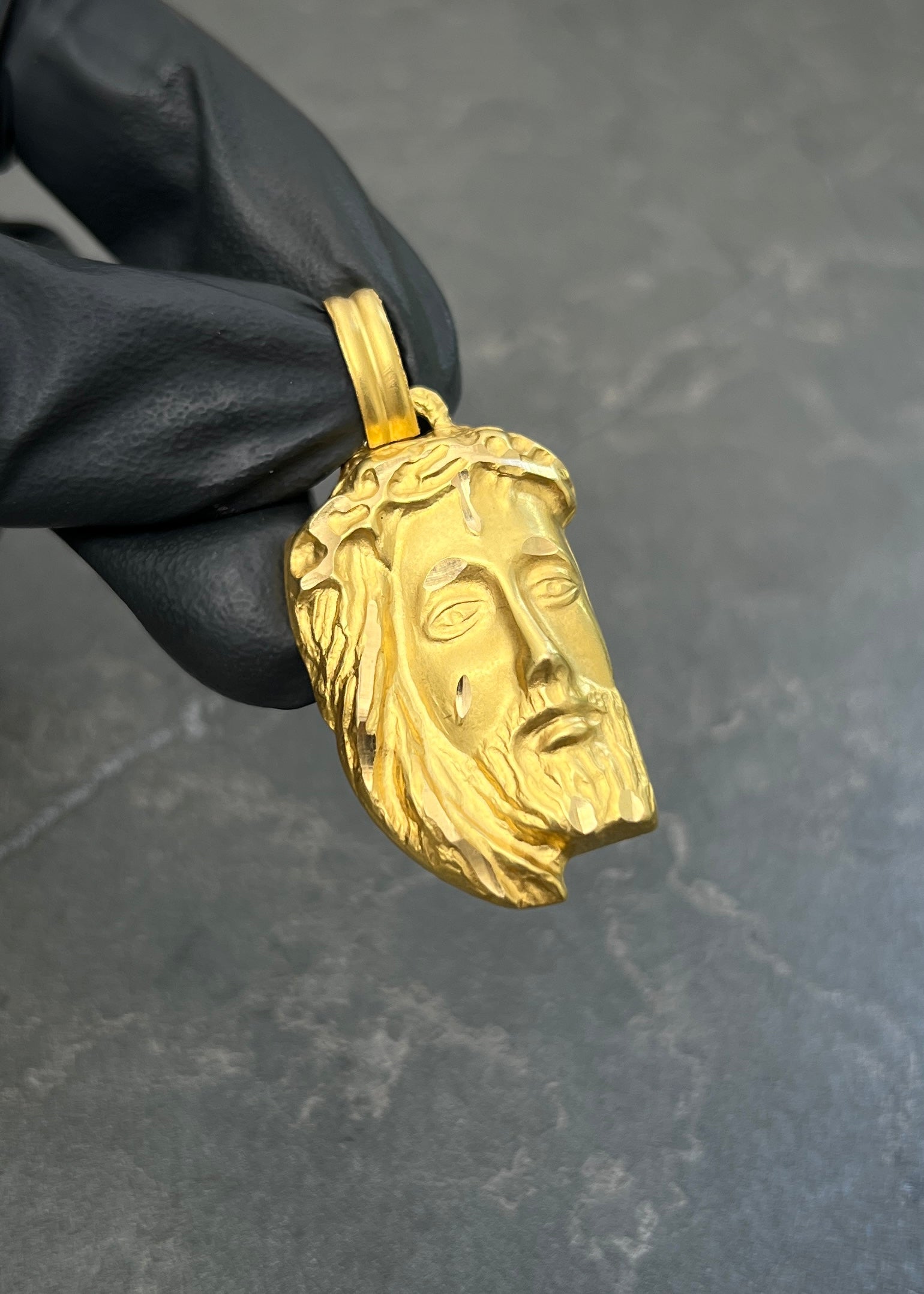 Dije Rostro de Jesus 5.75gr / 4.5cm / 21mm — Oro Amarillo