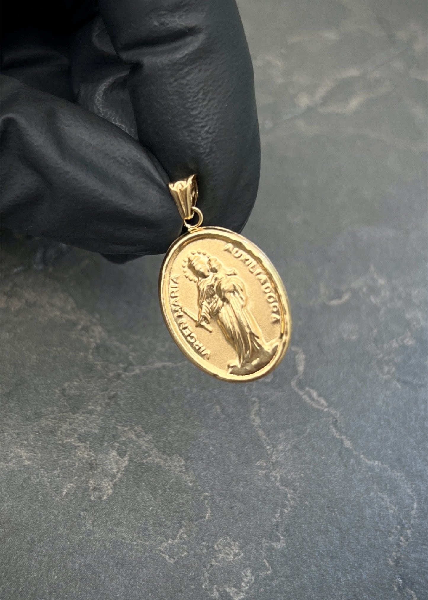Dije Virgen Maria Auxiliadora 1.1gr / 2.8cm / 16.1mm — Oro Amarillo