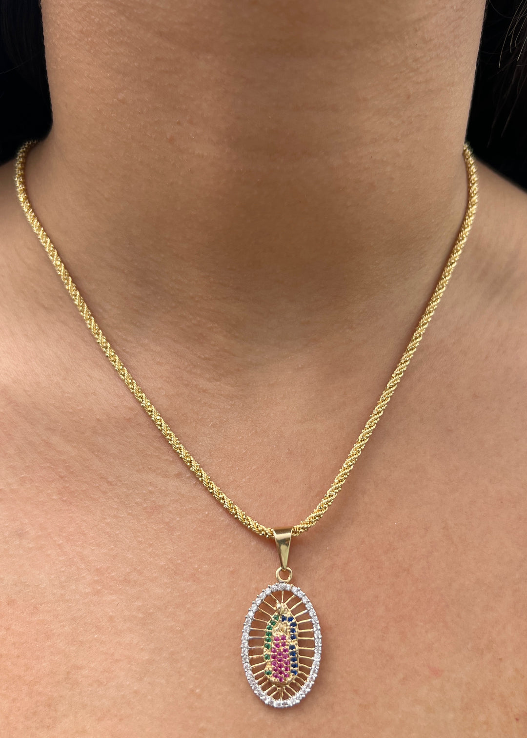 Dije Virgen de Guadalupe con Swarovski 2.6gr / 3.7cm / 17mm — Oro Amarillo