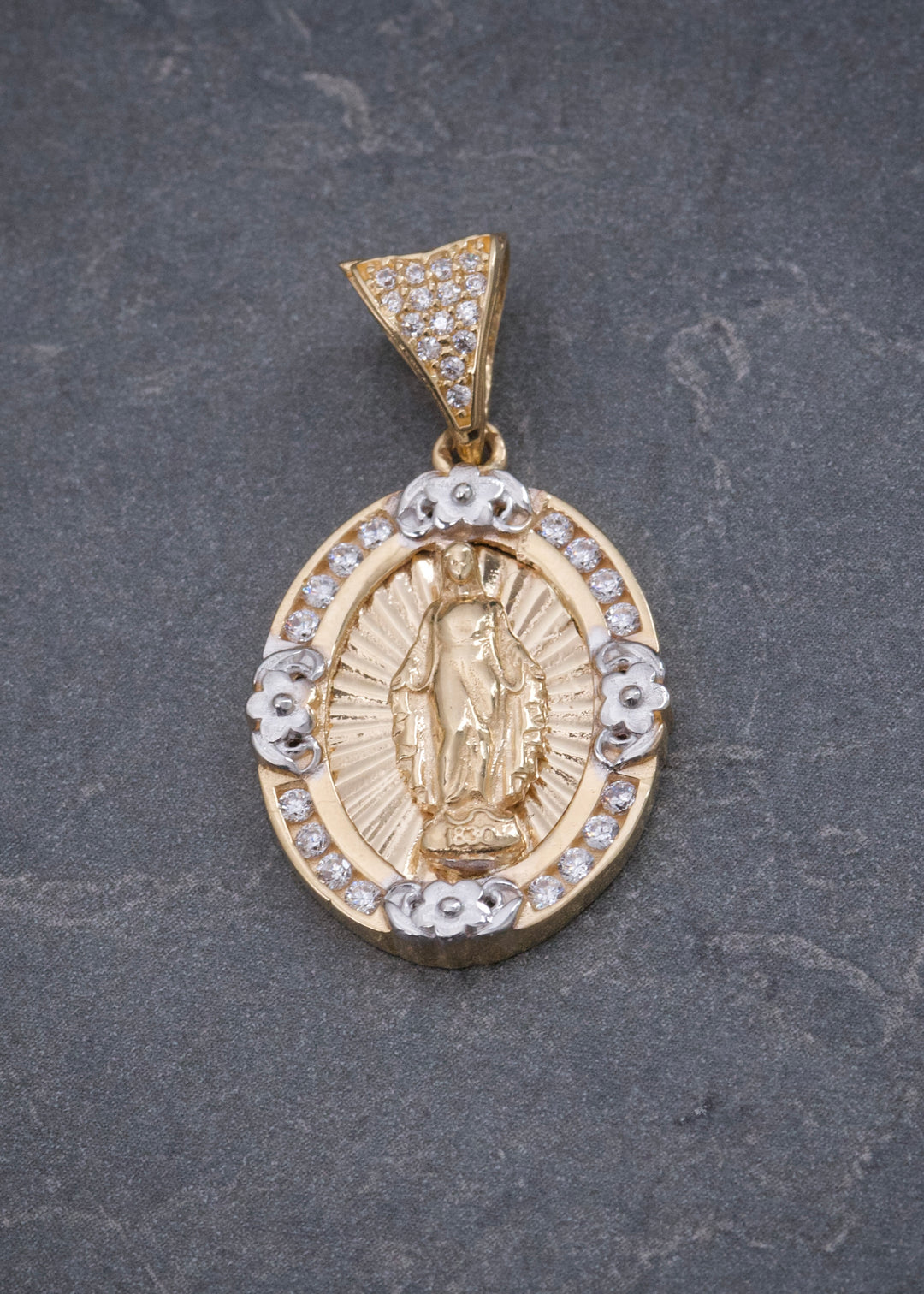 Dije Virgen de la Milagrosa con Swarovski Blanco 5.6gr / 3.1cm / 17mm — Oro Amarillo