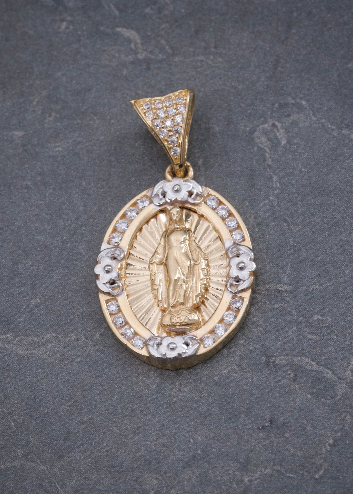 Dije Virgen de la Milagrosa con Swarovski Blanco 5.6gr / 3.1cm / 17mm — Oro Amarillo