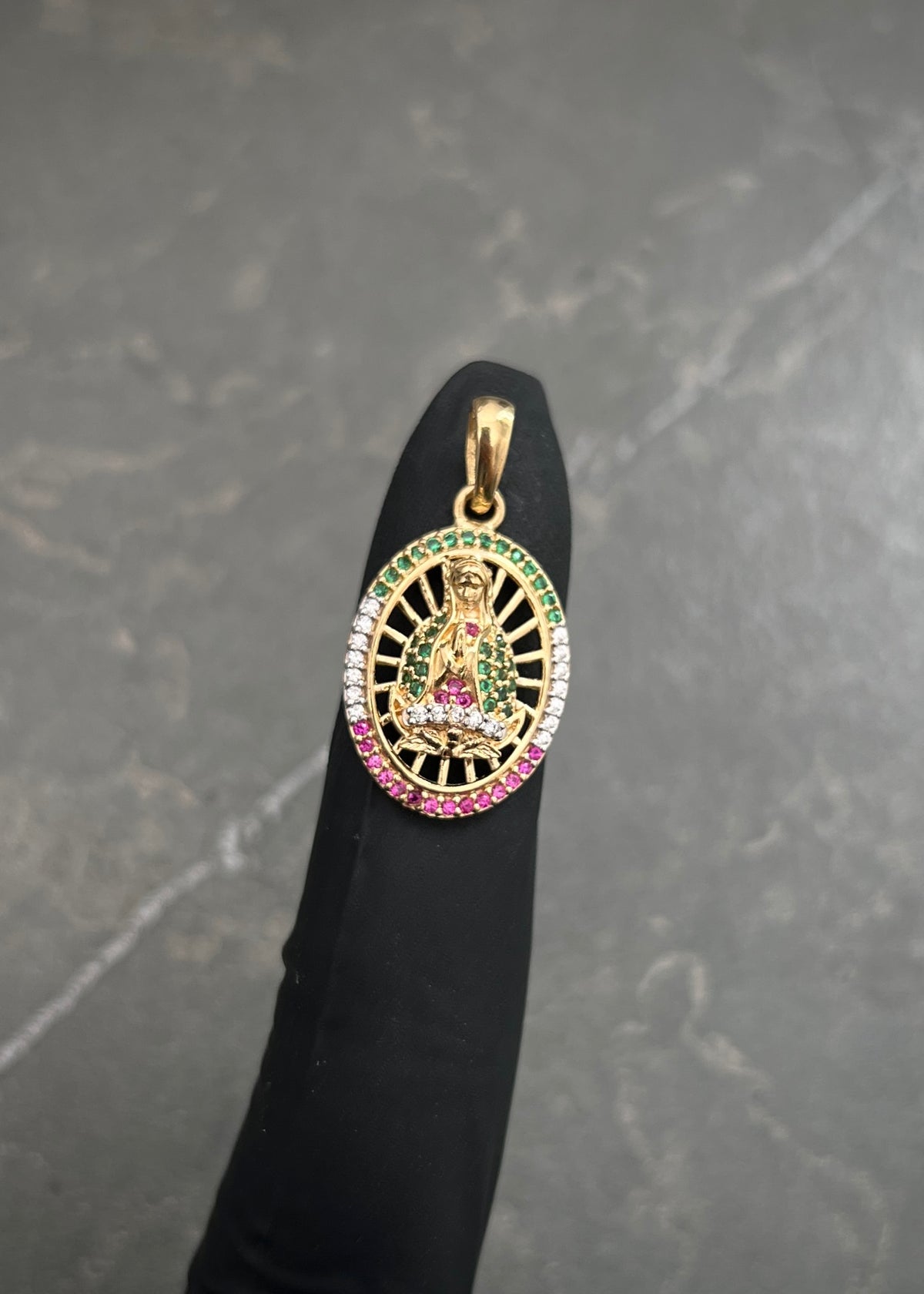 Dije Virgen de Guadalupe con Swarovski 3.85gr / 2.7cm / 15mm — Oro Amarillo