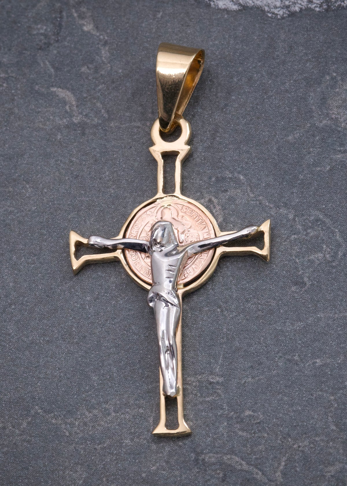 Dije Cruz con Cristo 2.85gr / 4.2cm / 21mm — Tres Oros