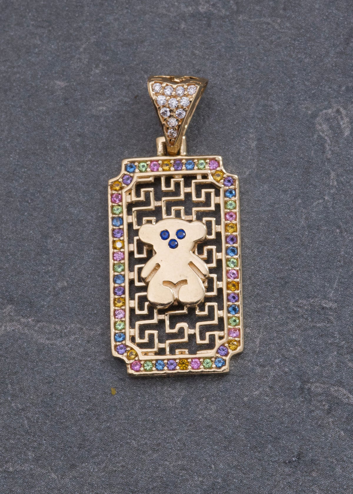 Dije Oso Th con Swarovski Multicolor 3gr / 3cm / 13mm — Oro Amarillo